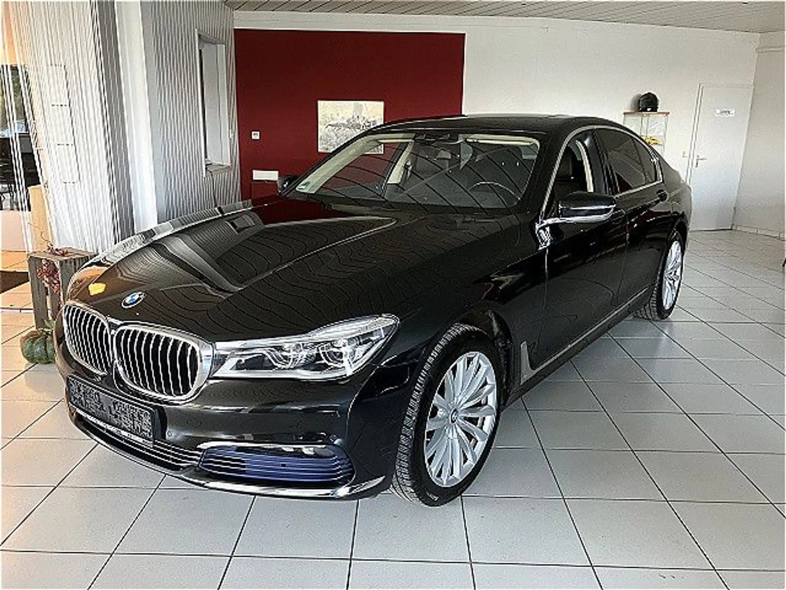 BMW - 730