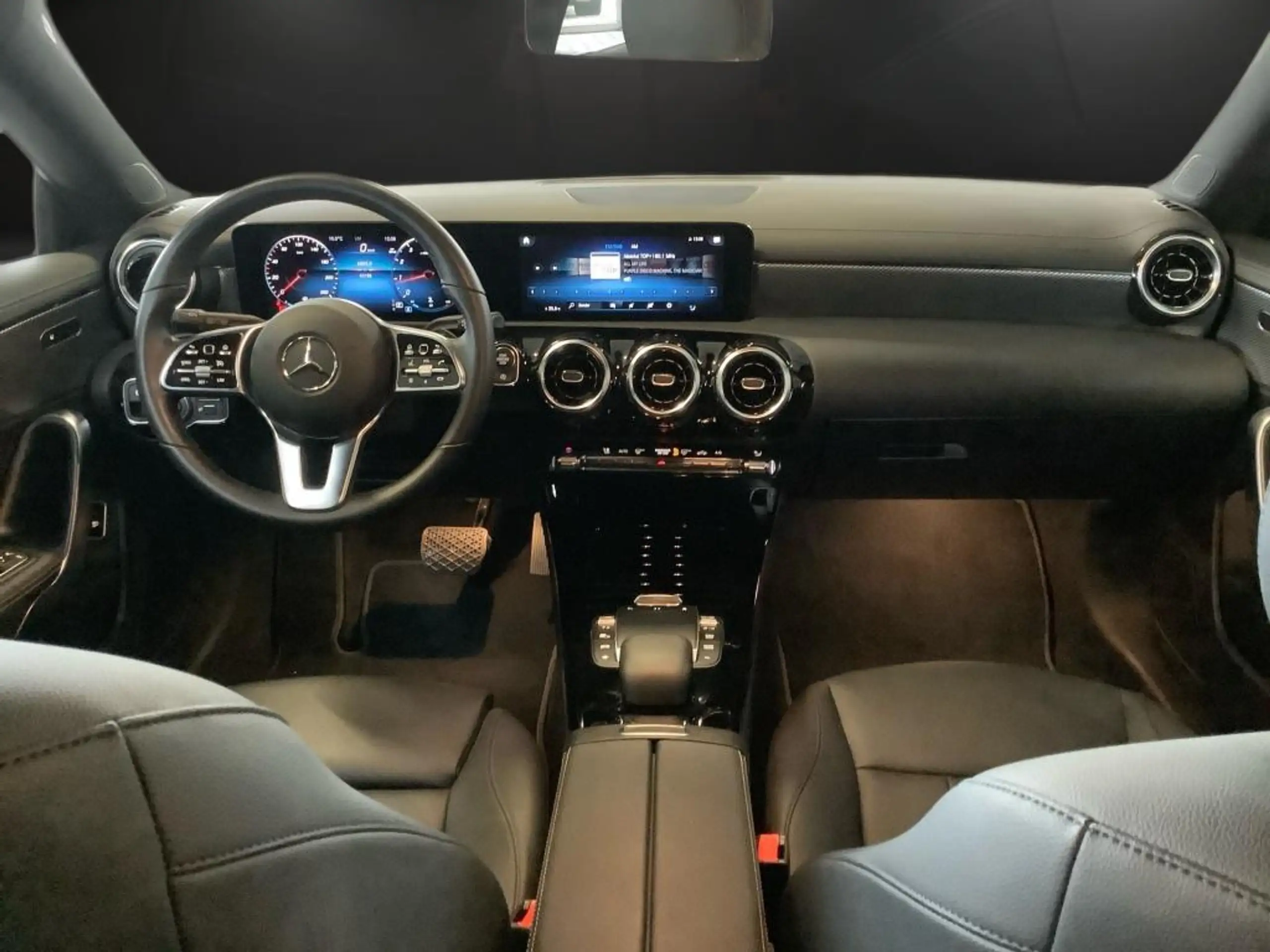 Mercedes-Benz - CLA 180