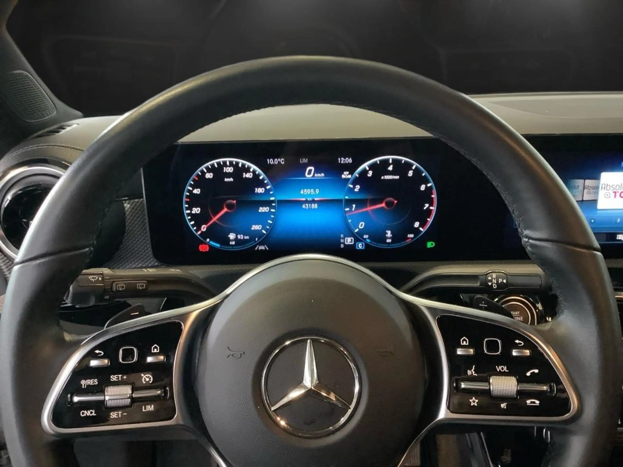 Mercedes-Benz - CLA 180