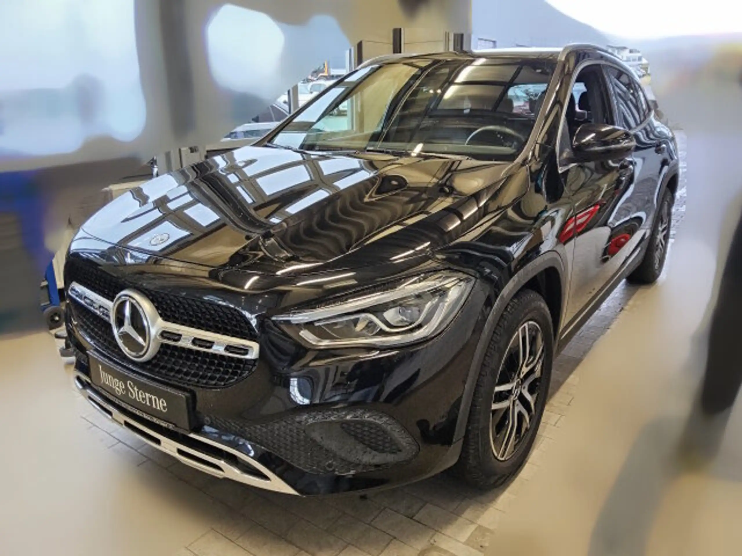 Mercedes-Benz - GLA 200