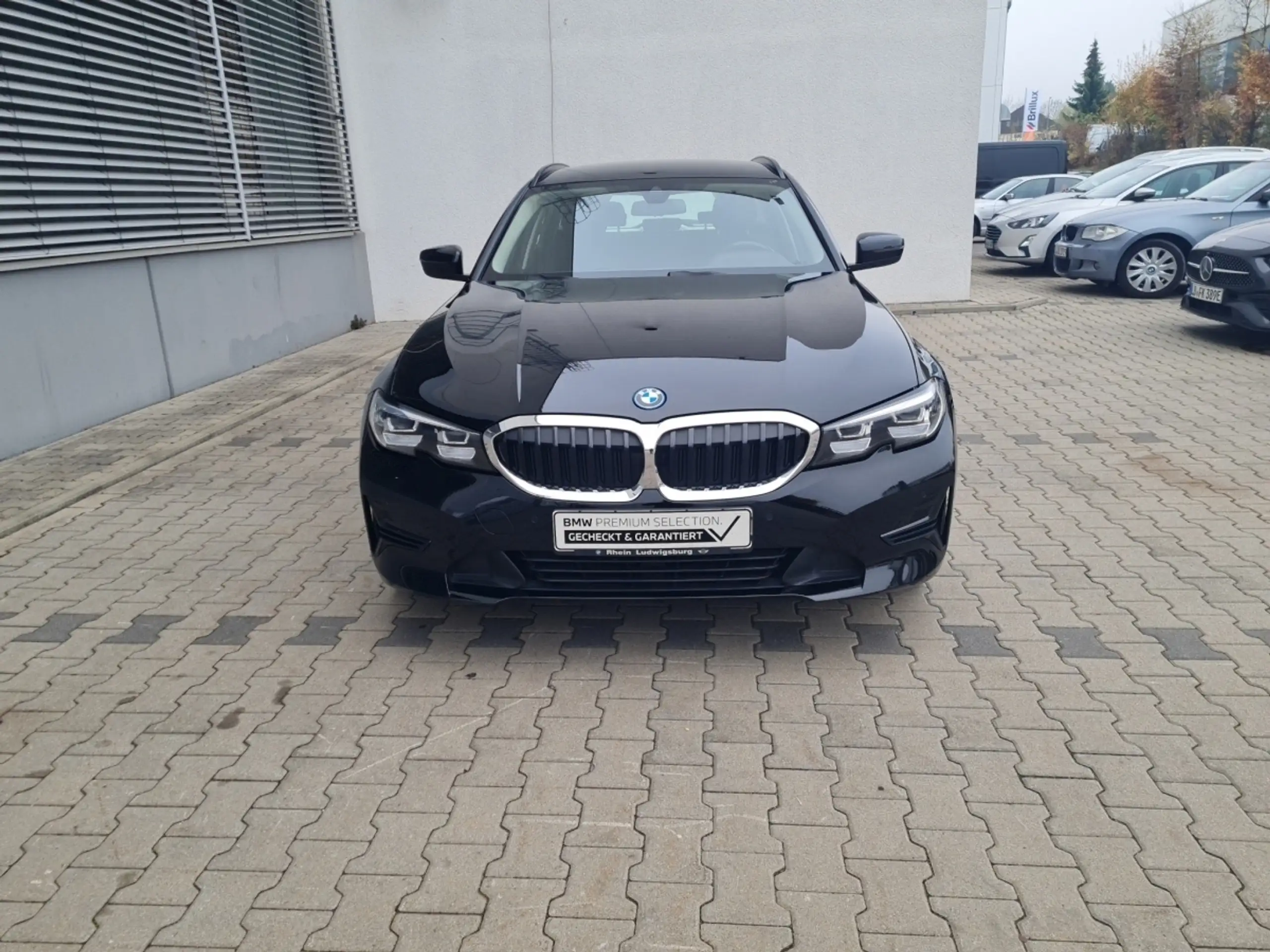 BMW - 320