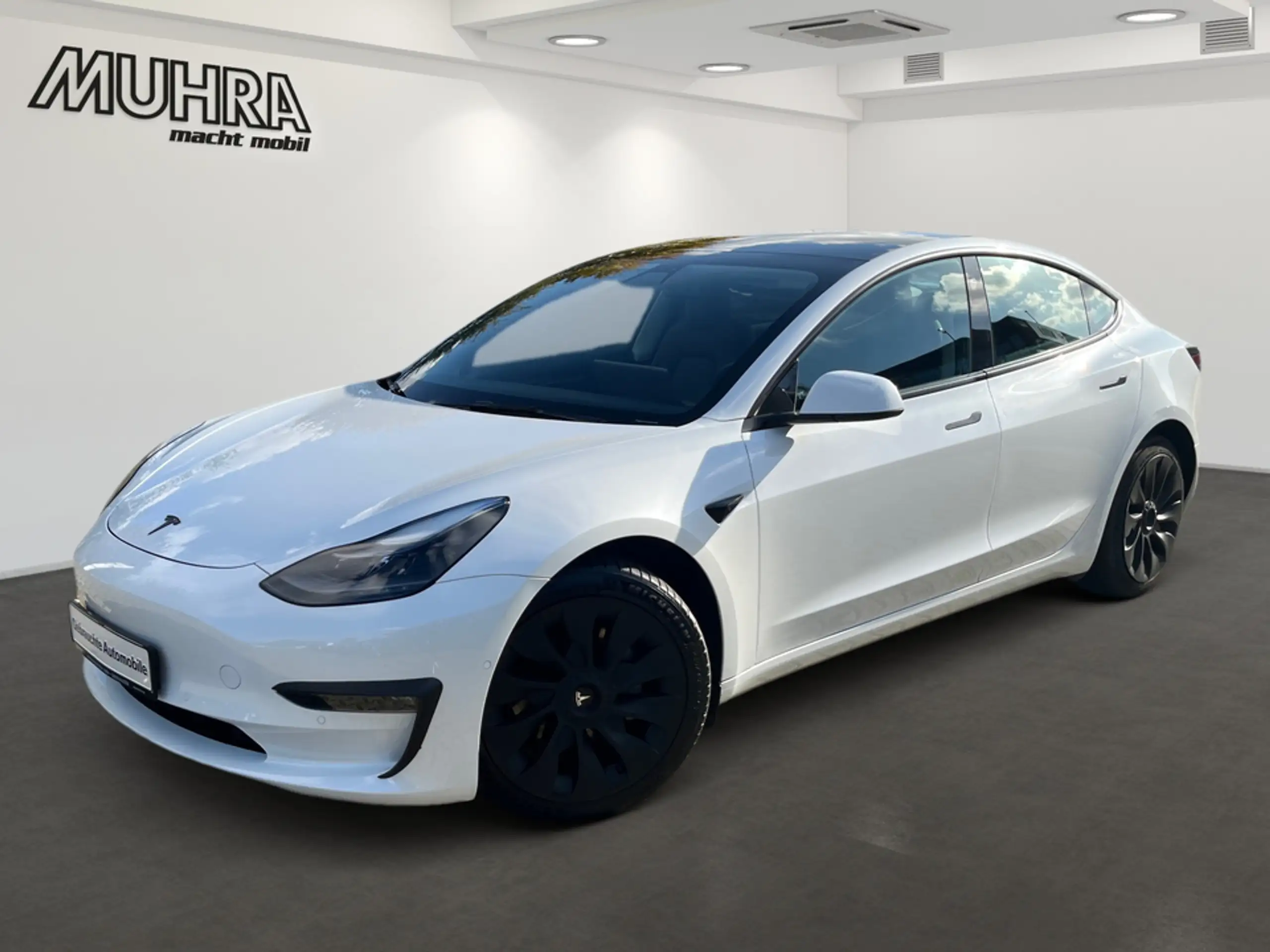 Tesla - Model 3