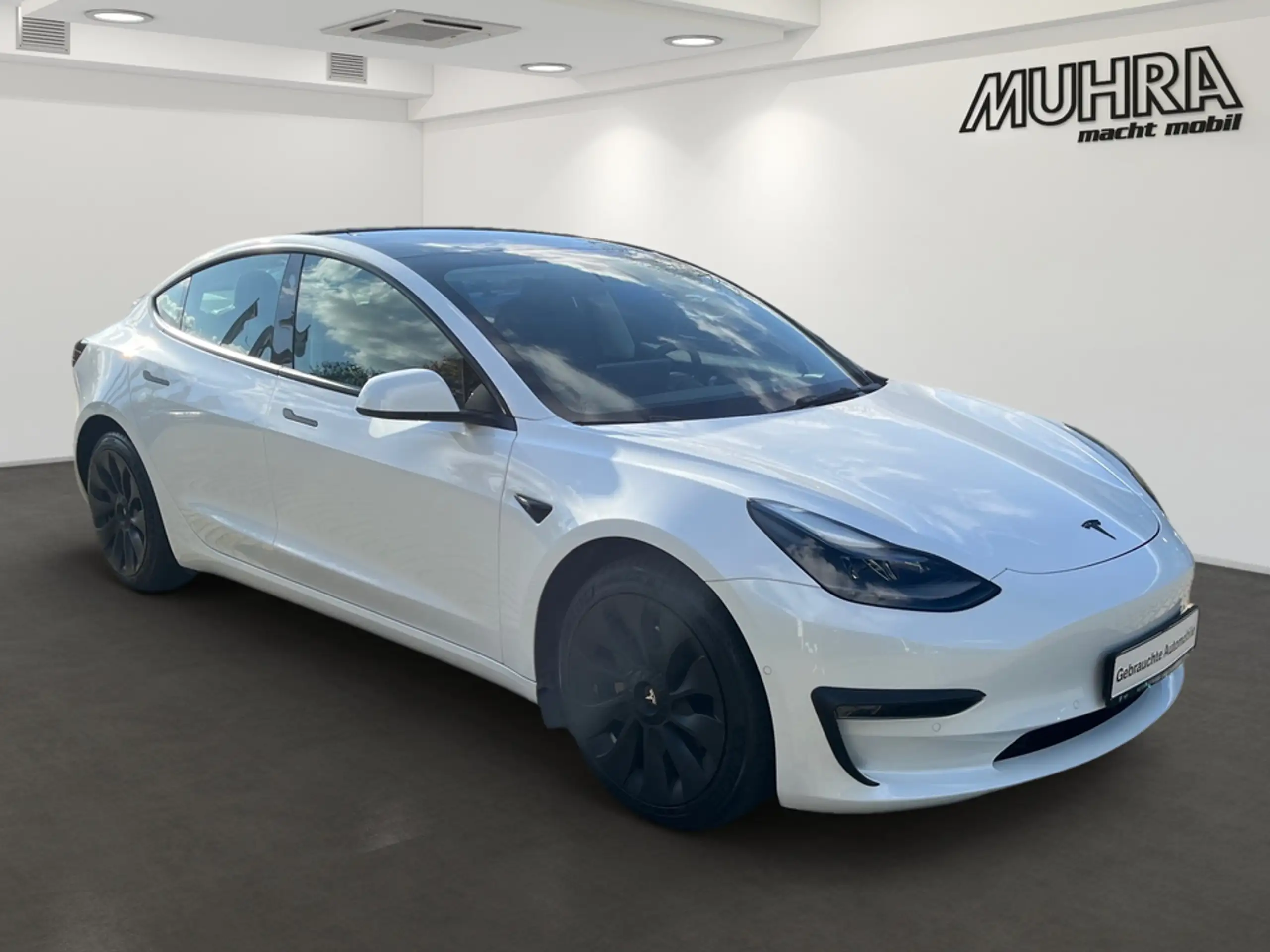 Tesla - Model 3