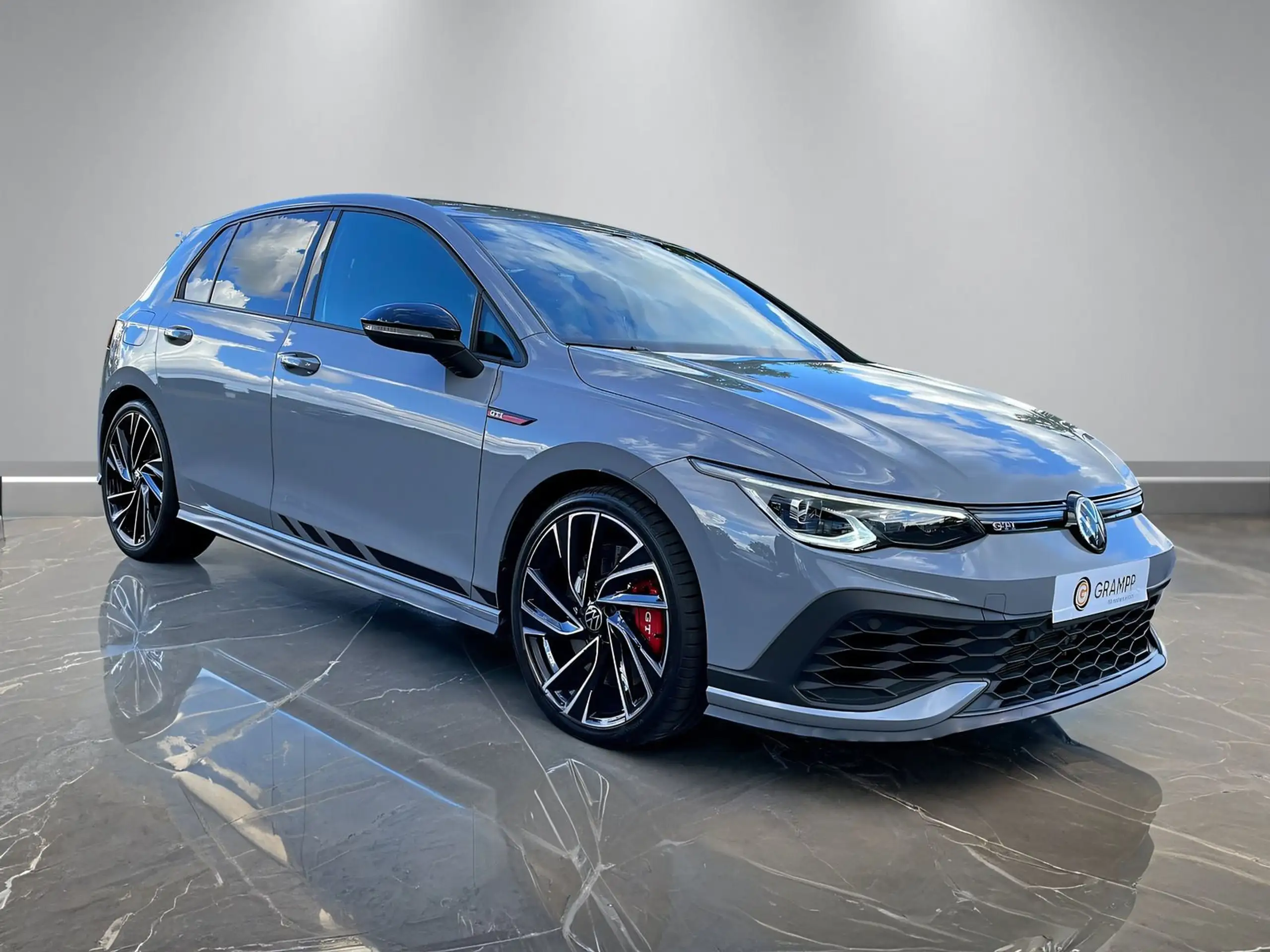 Volkswagen - Golf GTI