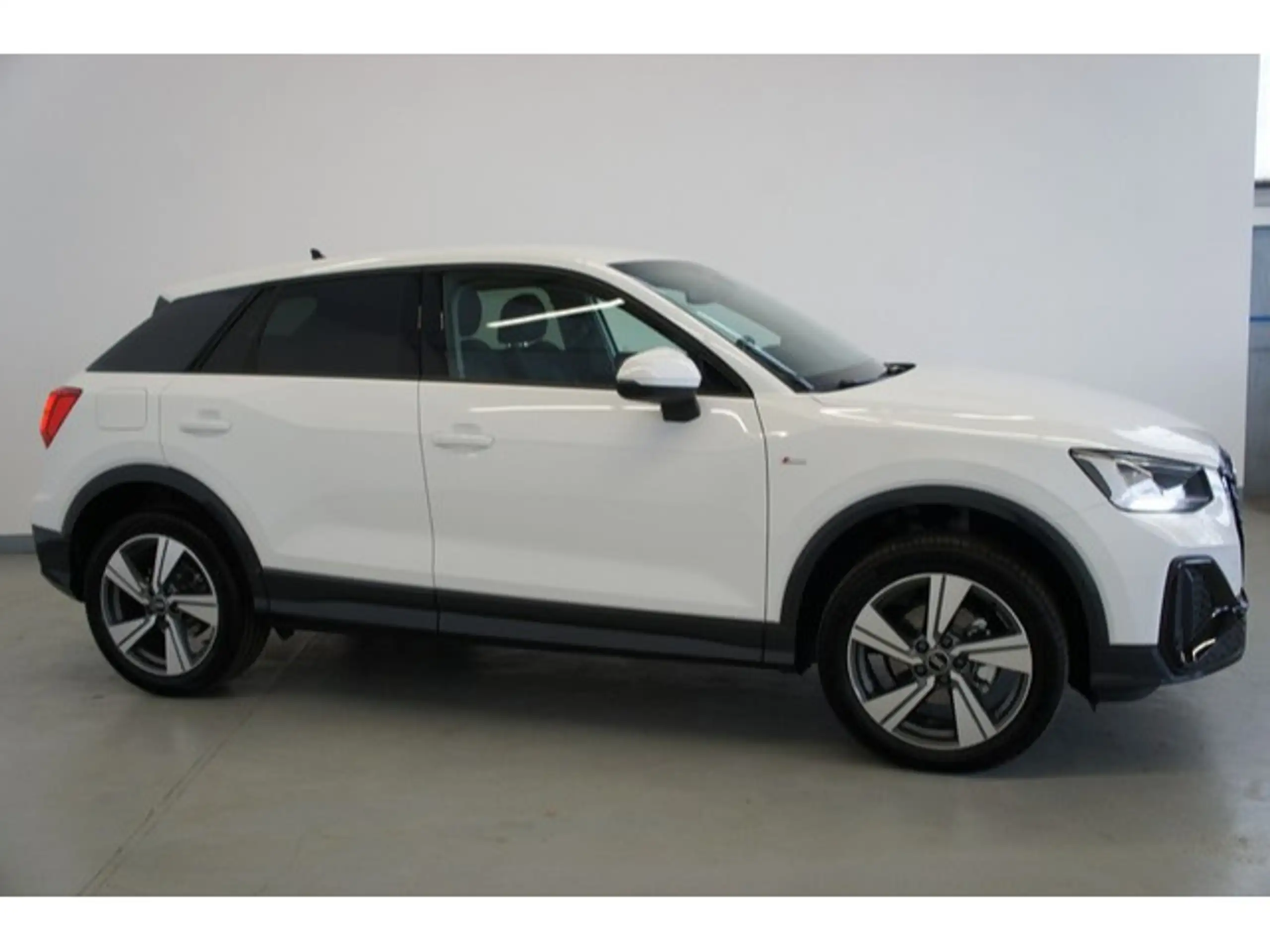 Audi - Q2