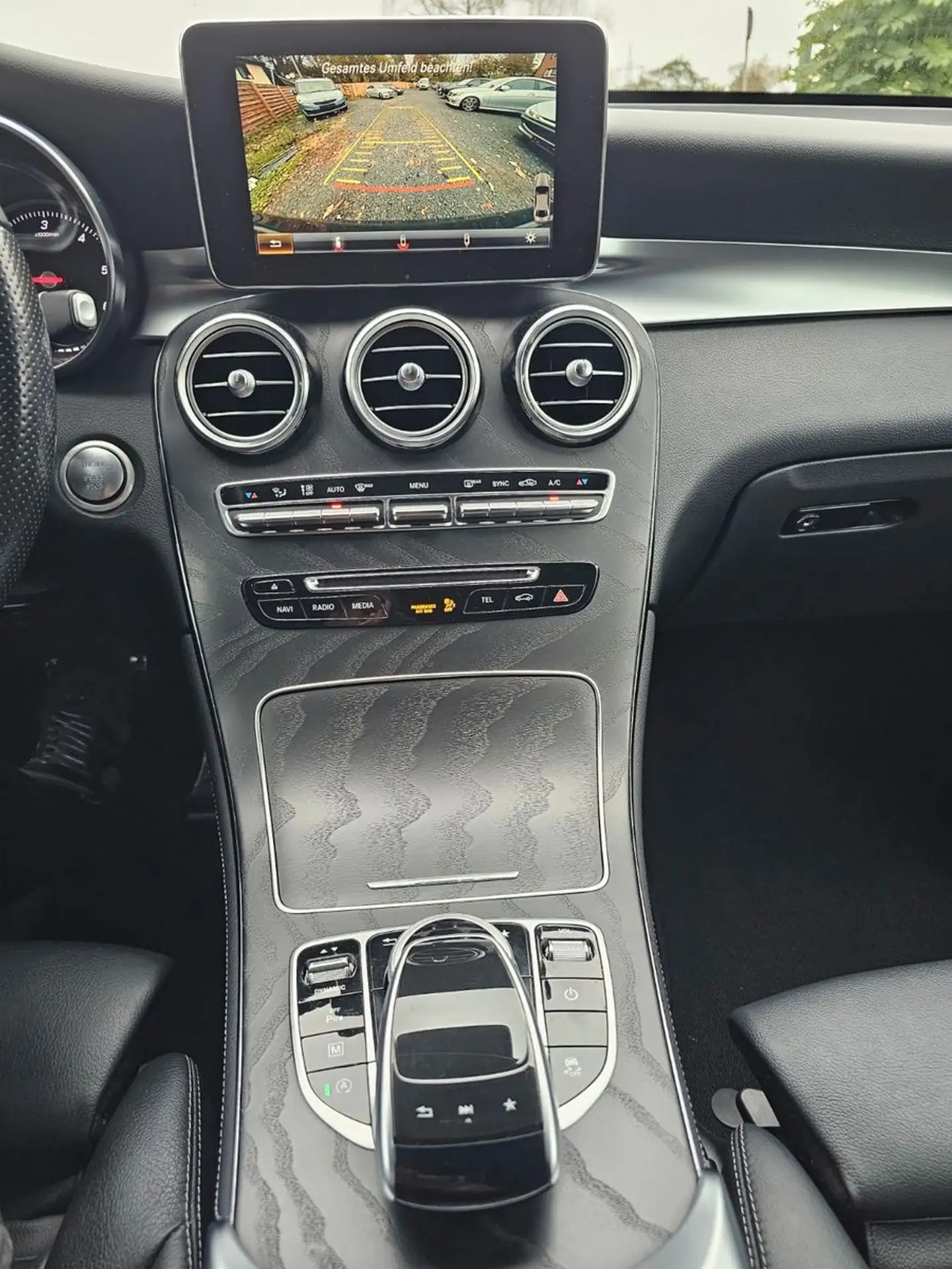 Mercedes-Benz - GLC 220