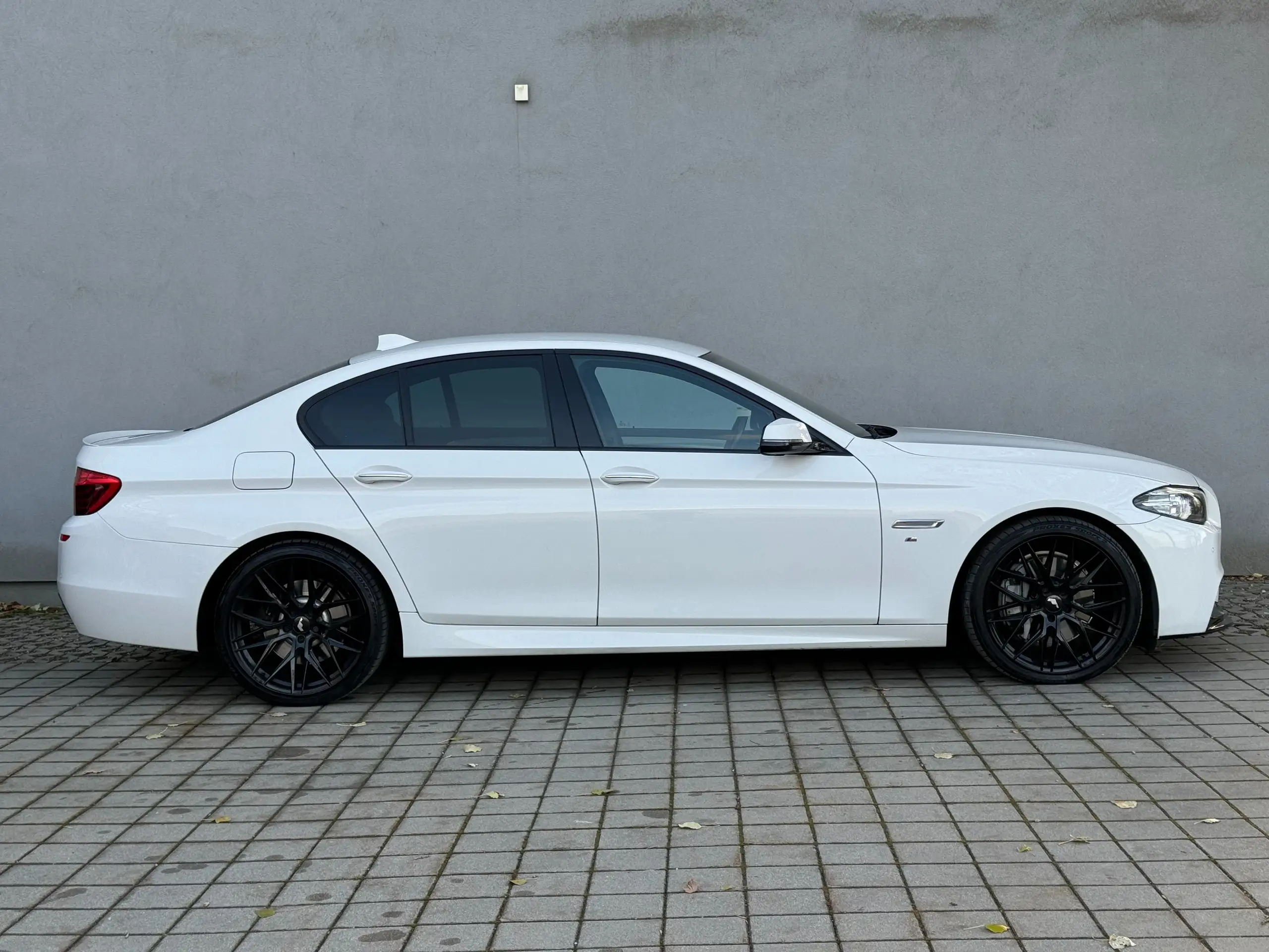 BMW - 530