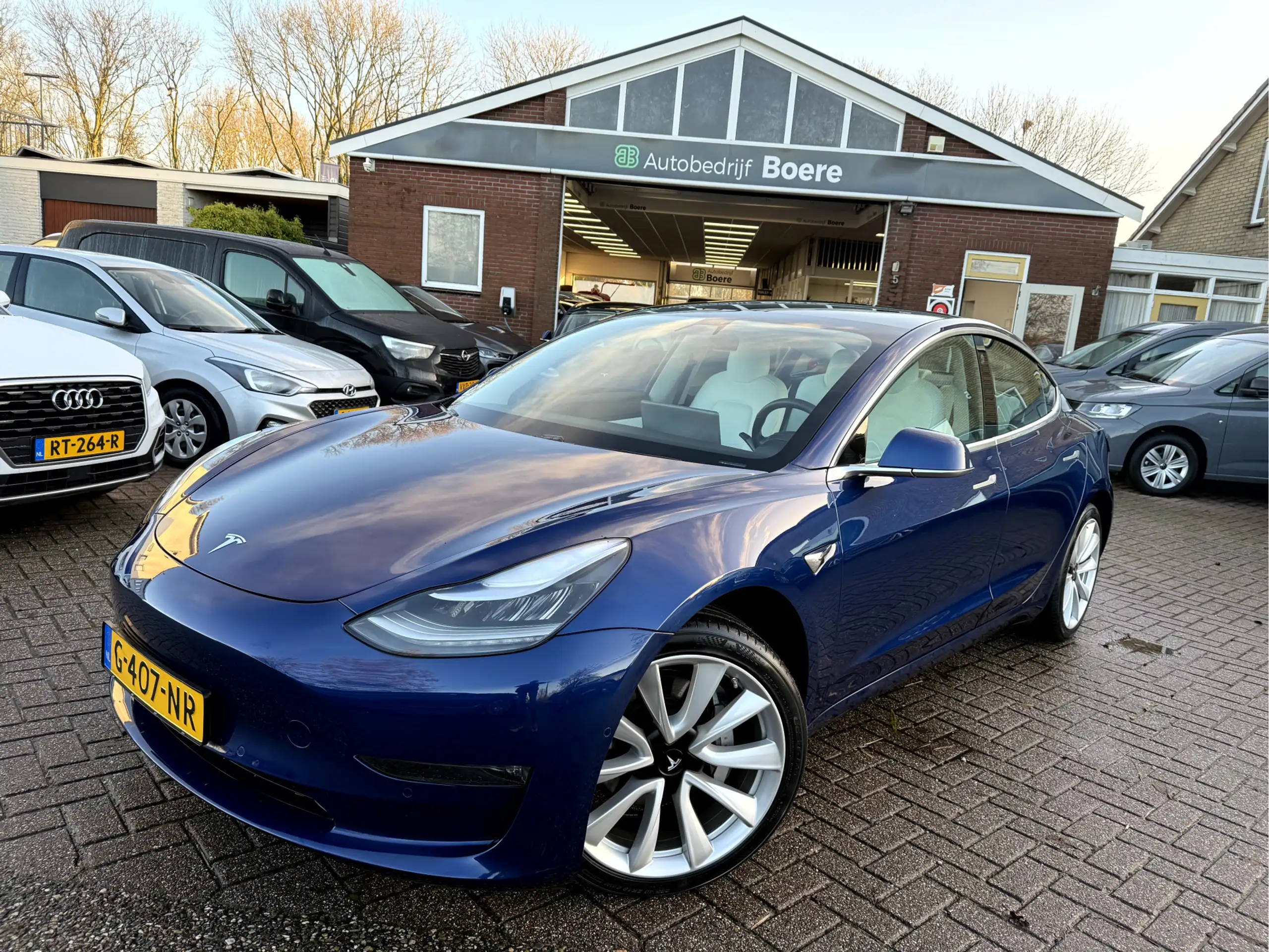 Tesla - Model 3