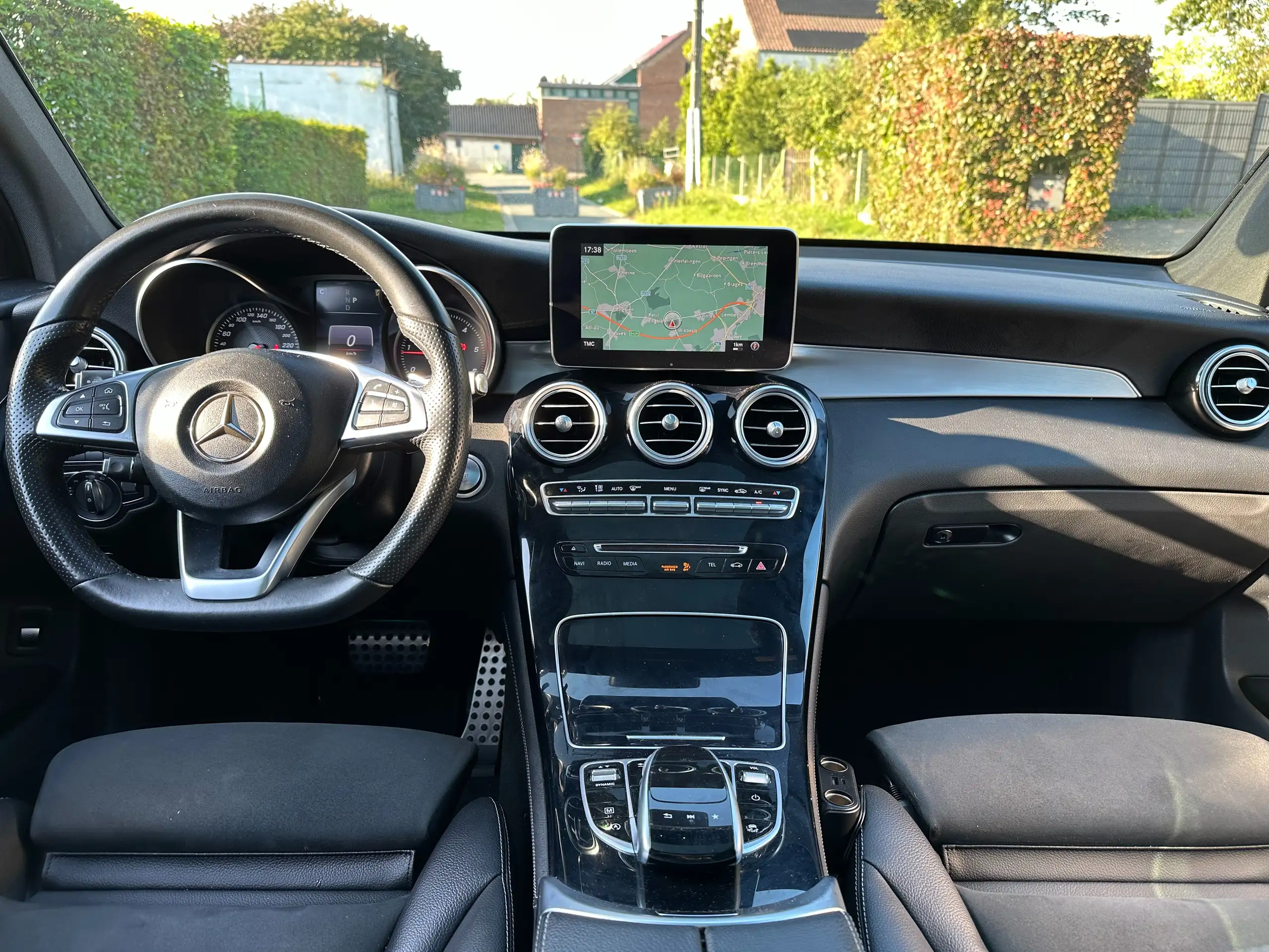 Mercedes-Benz - GLC 220