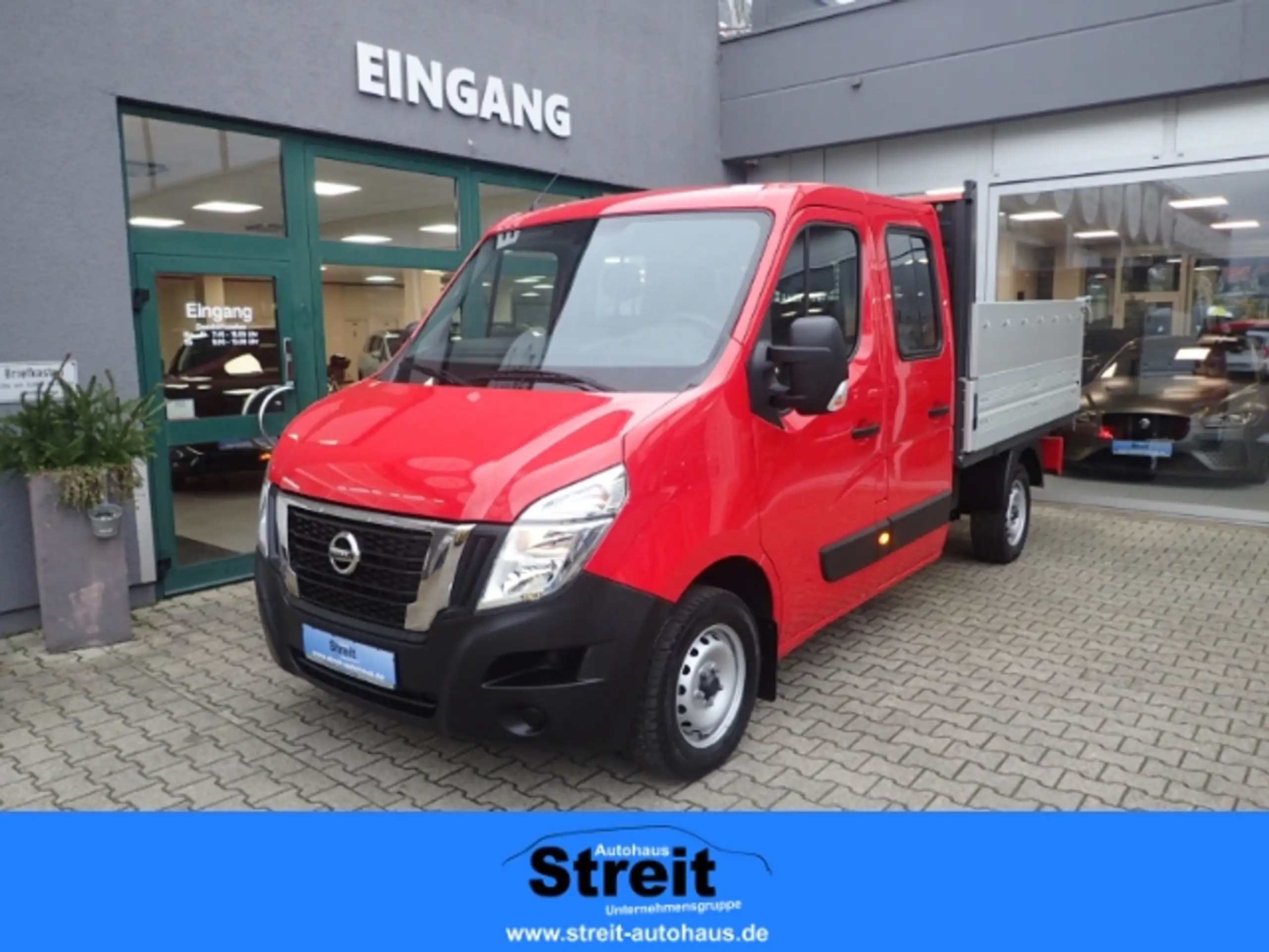 Nissan NV400 2021