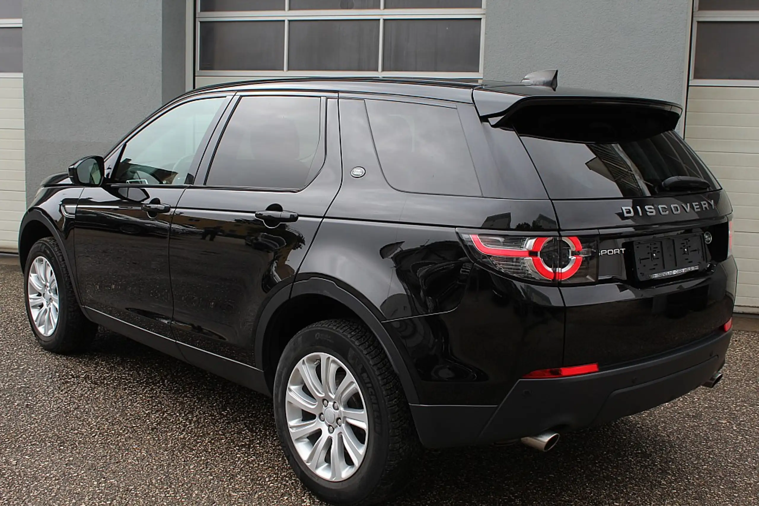 Land Rover - Discovery Sport