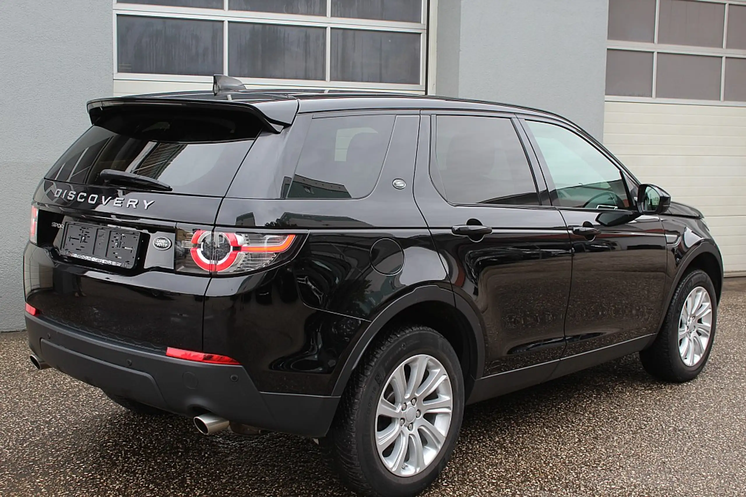 Land Rover - Discovery Sport