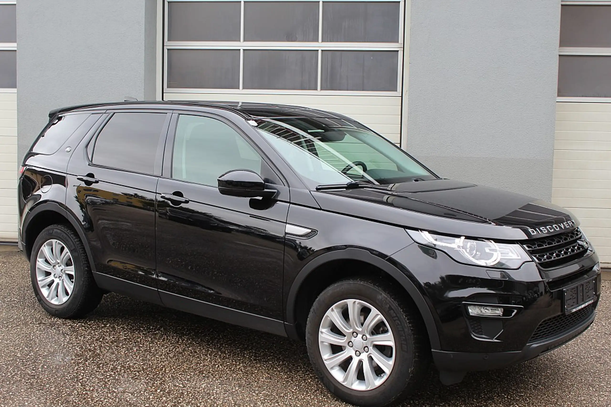 Land Rover - Discovery Sport