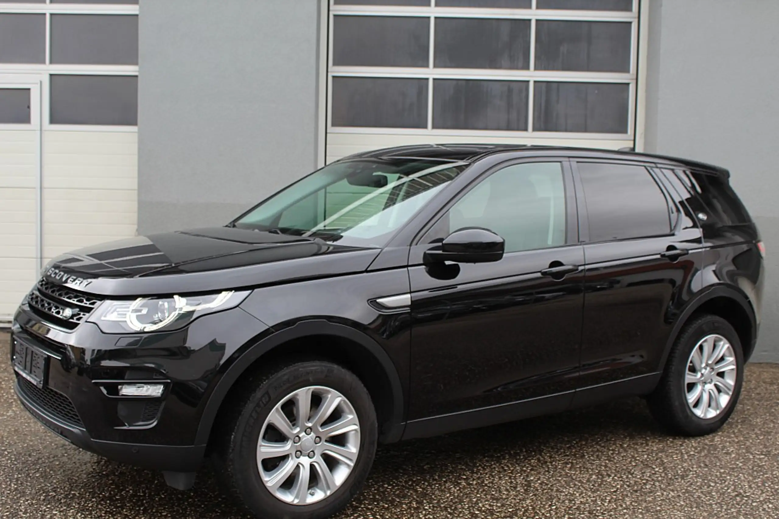 Land Rover - Discovery Sport