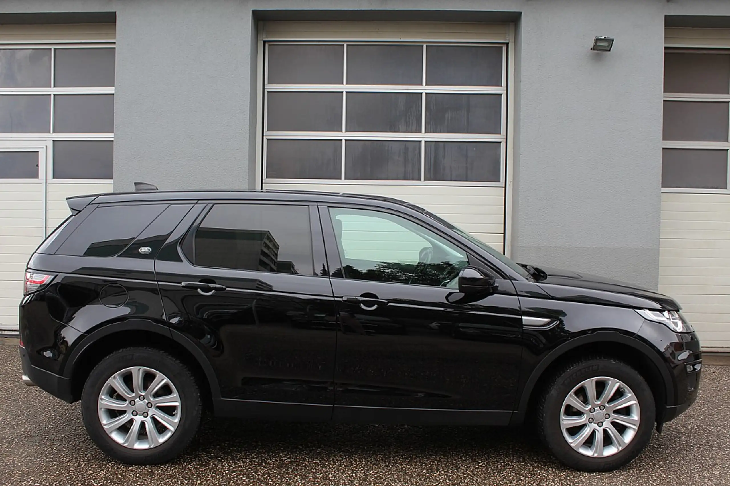 Land Rover - Discovery Sport