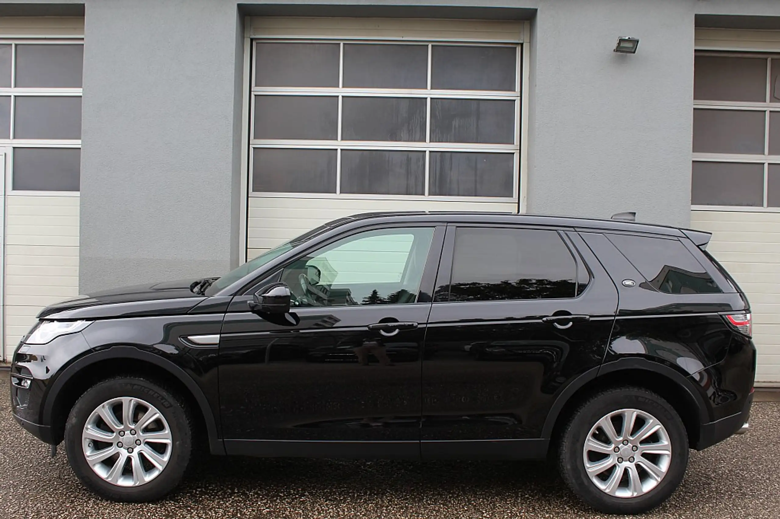 Land Rover - Discovery Sport