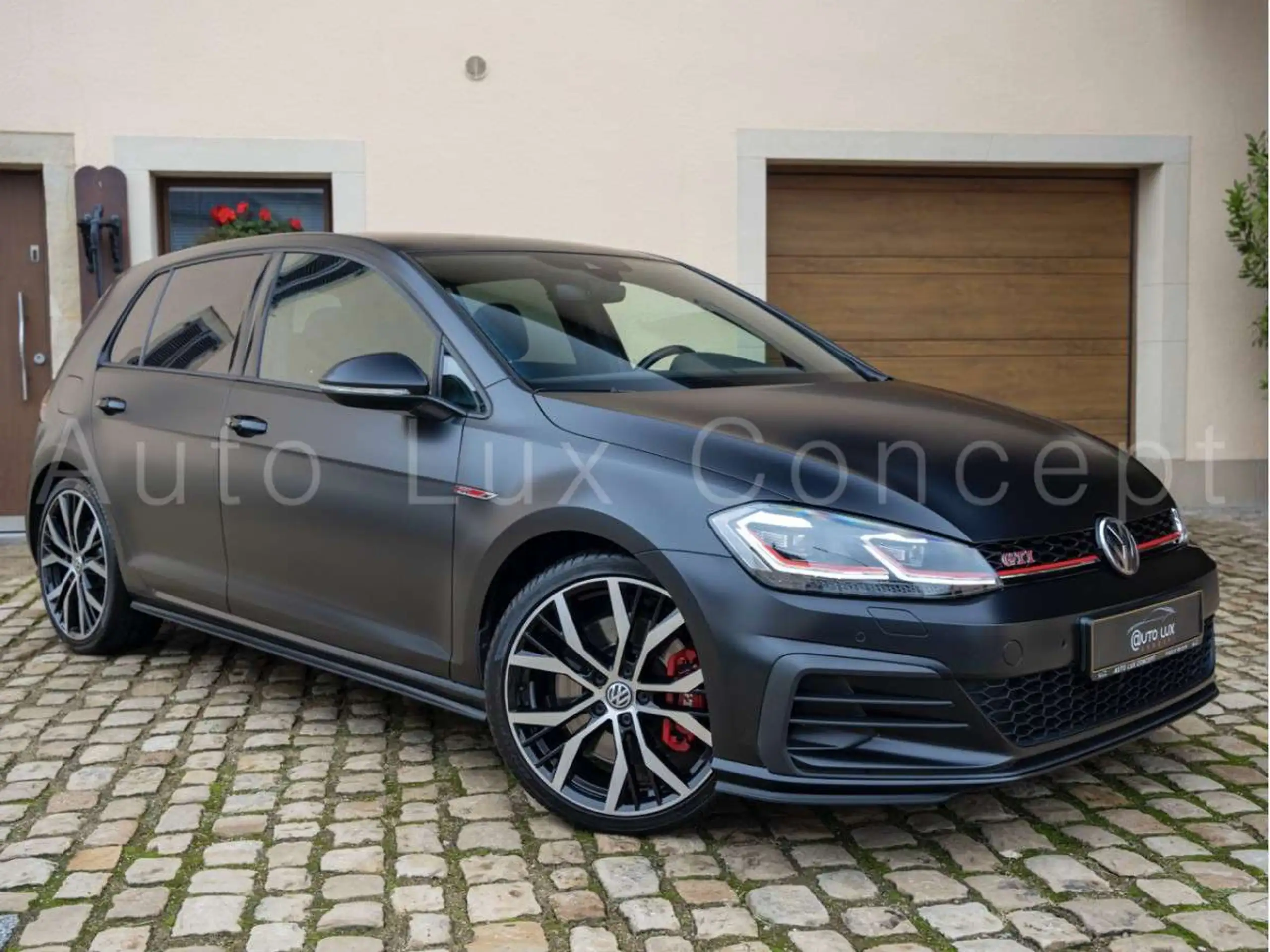 Volkswagen - Golf GTI