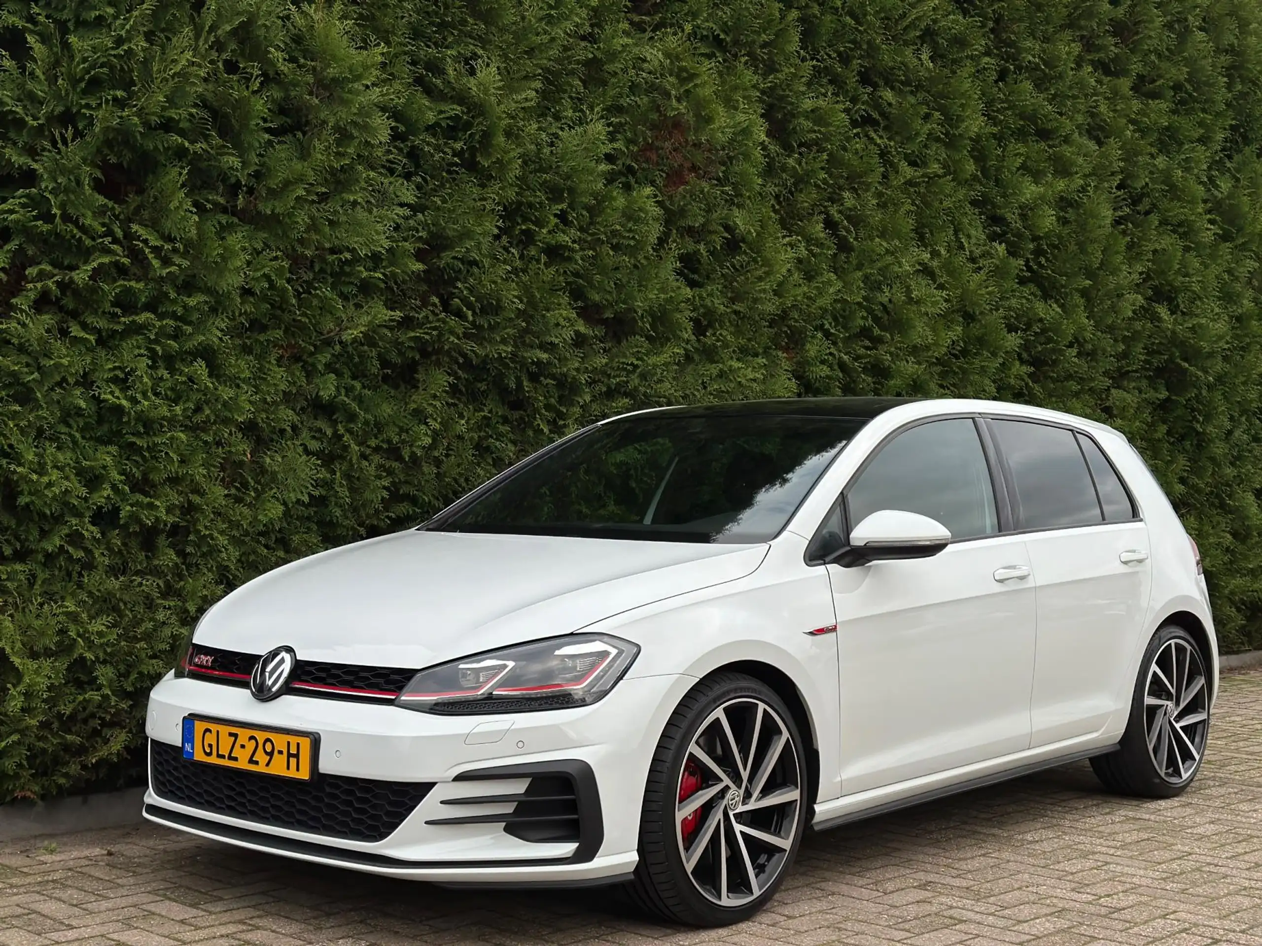 Volkswagen - Golf GTI