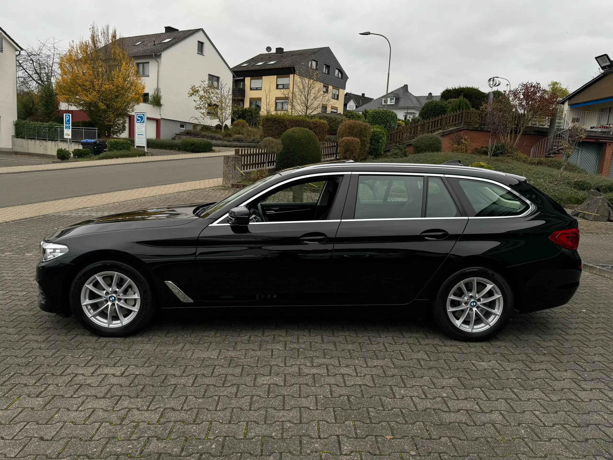 BMW - 530