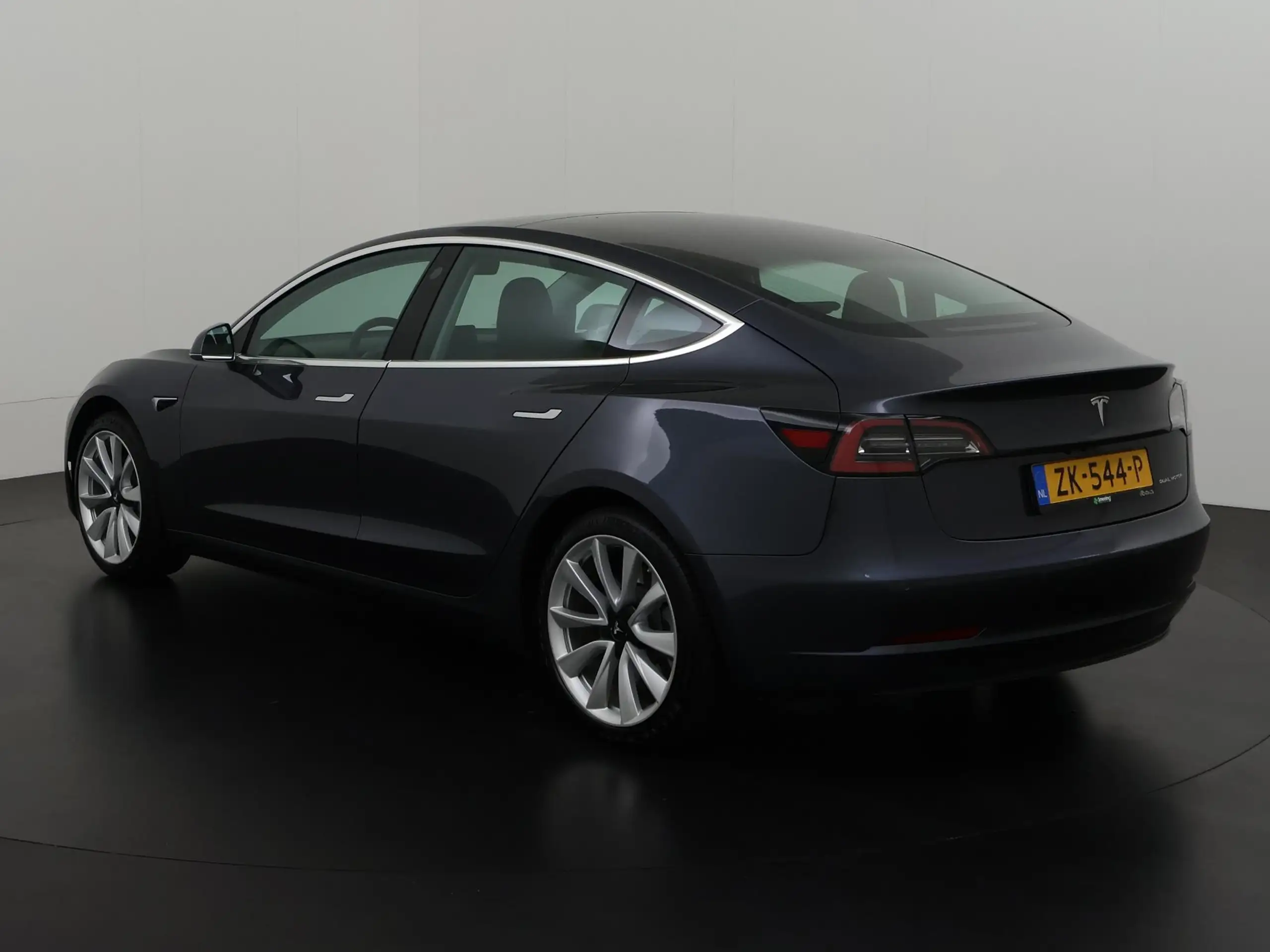 Tesla - Model 3