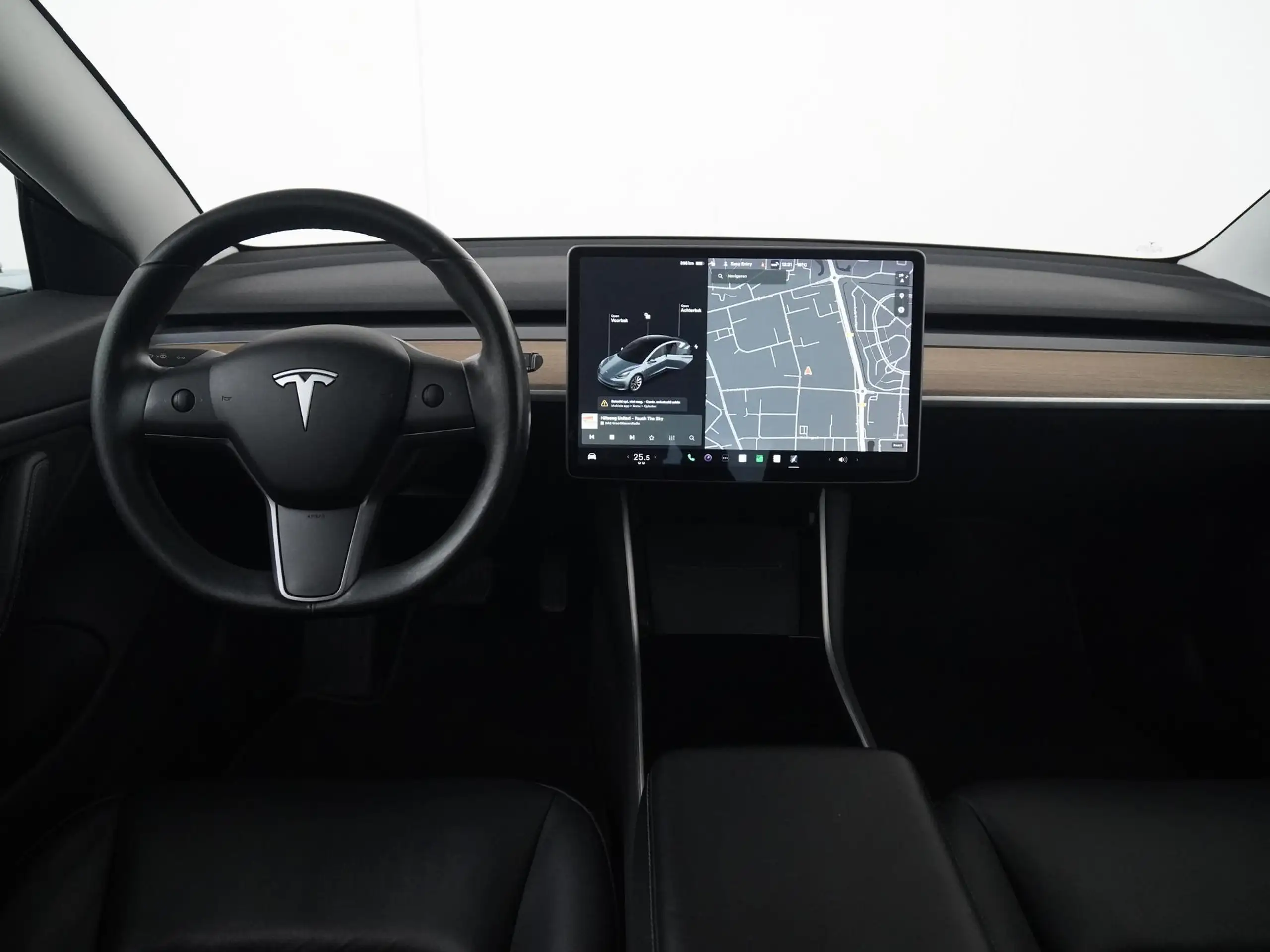 Tesla - Model 3