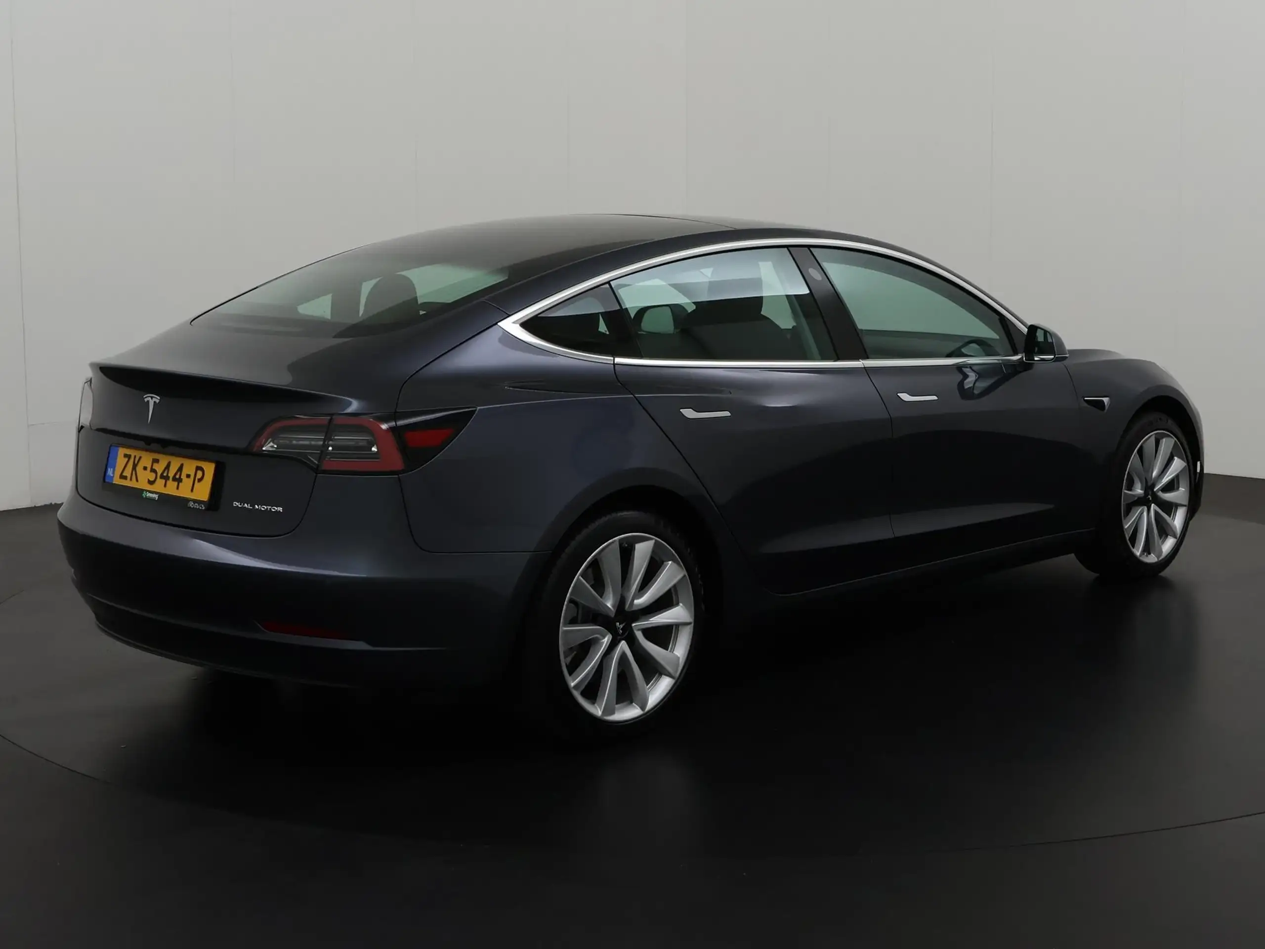 Tesla - Model 3