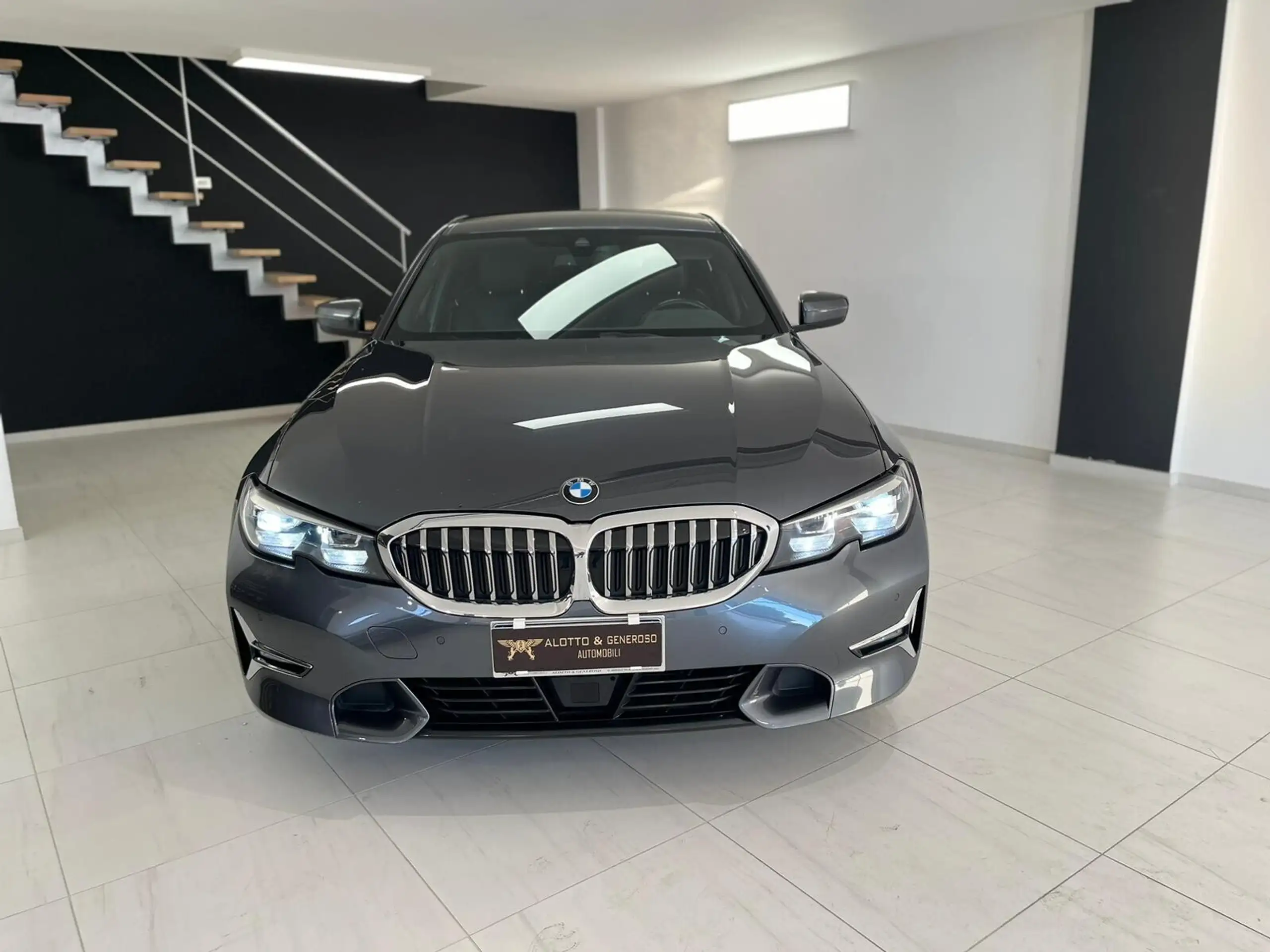 BMW - 320