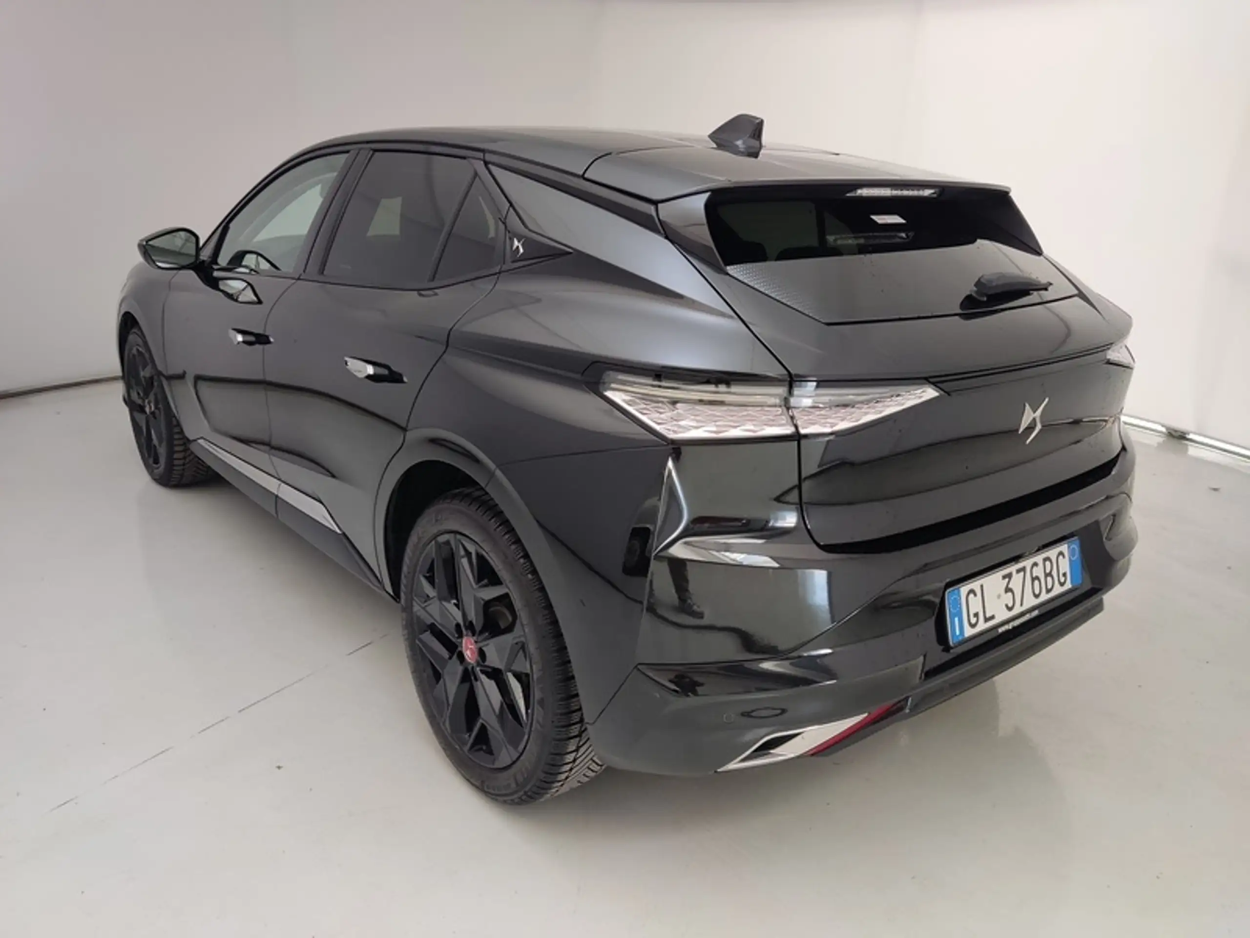 DS Automobiles - DS 4