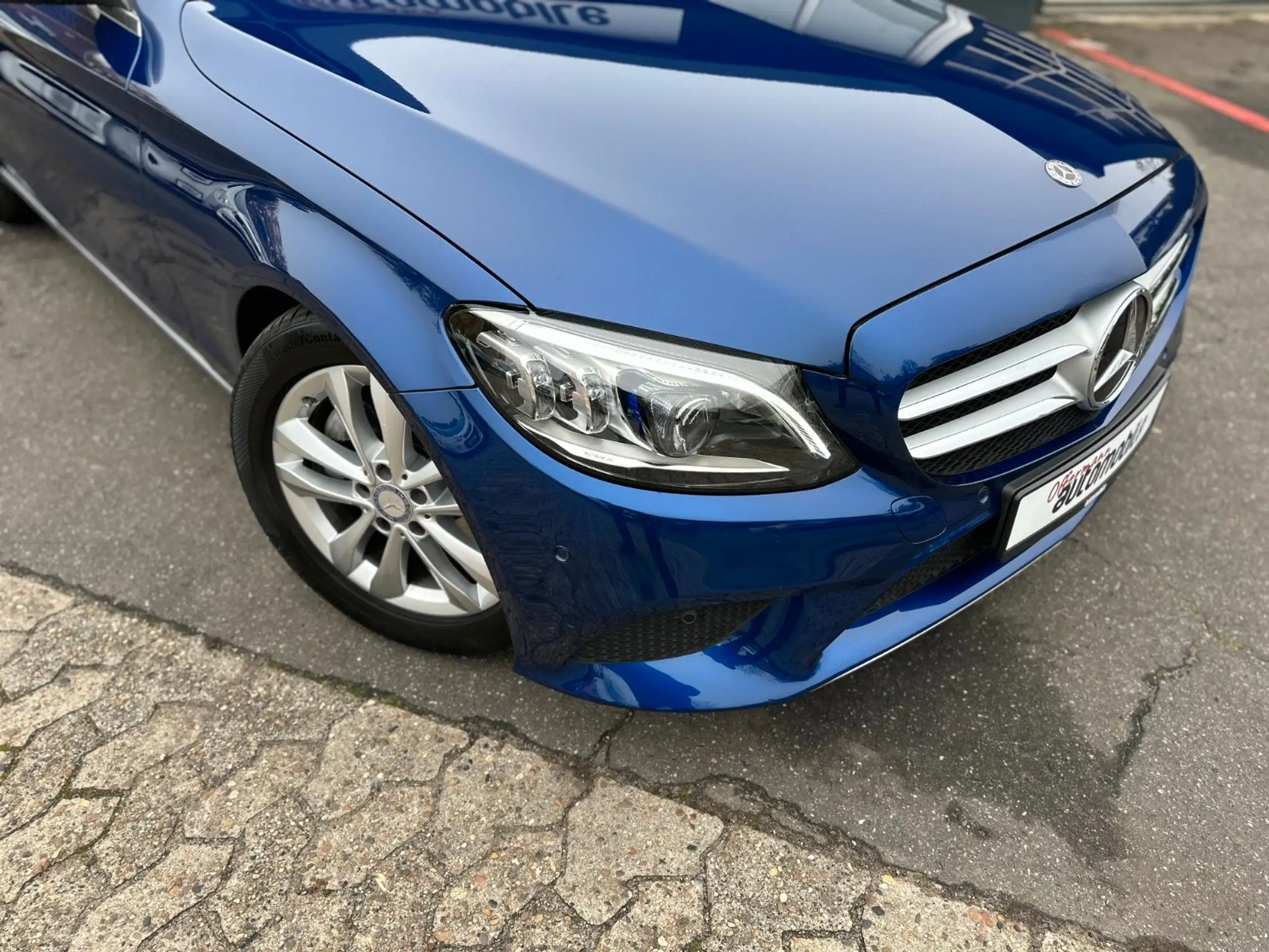 Mercedes-Benz - C 220