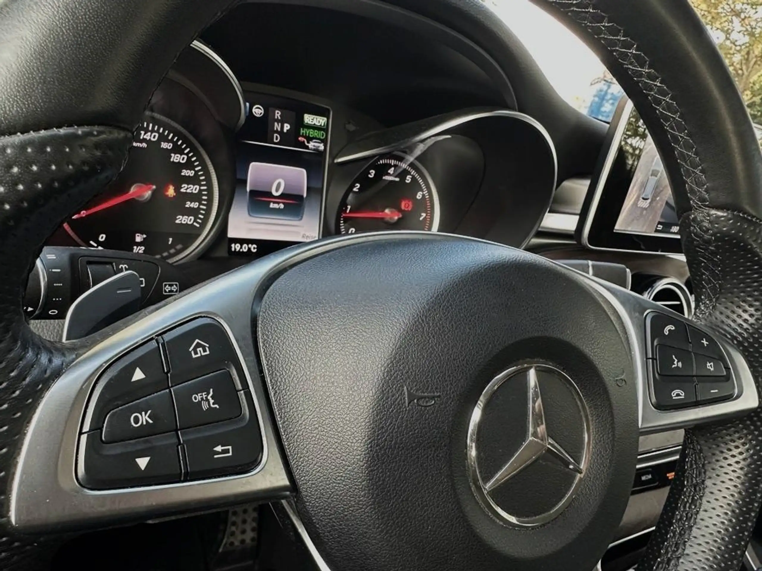 Mercedes-Benz - GLC 350