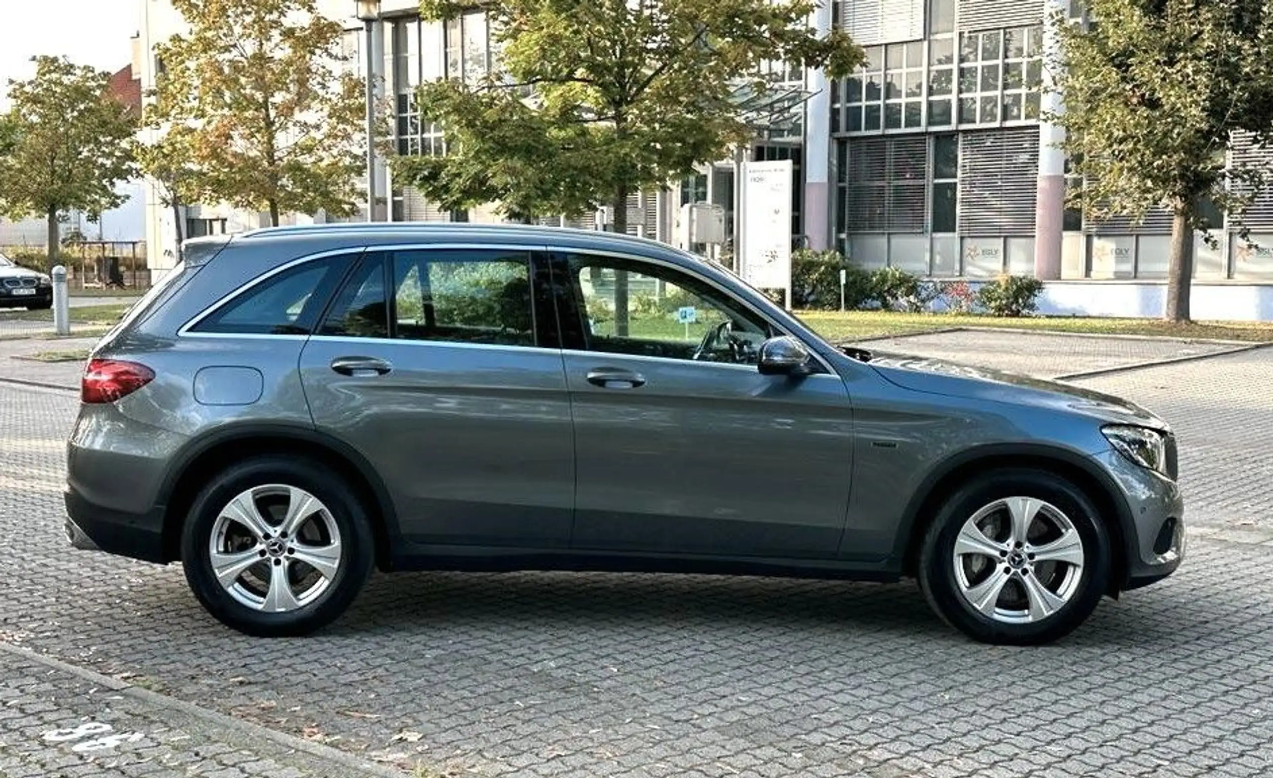 Mercedes-Benz - GLC 350