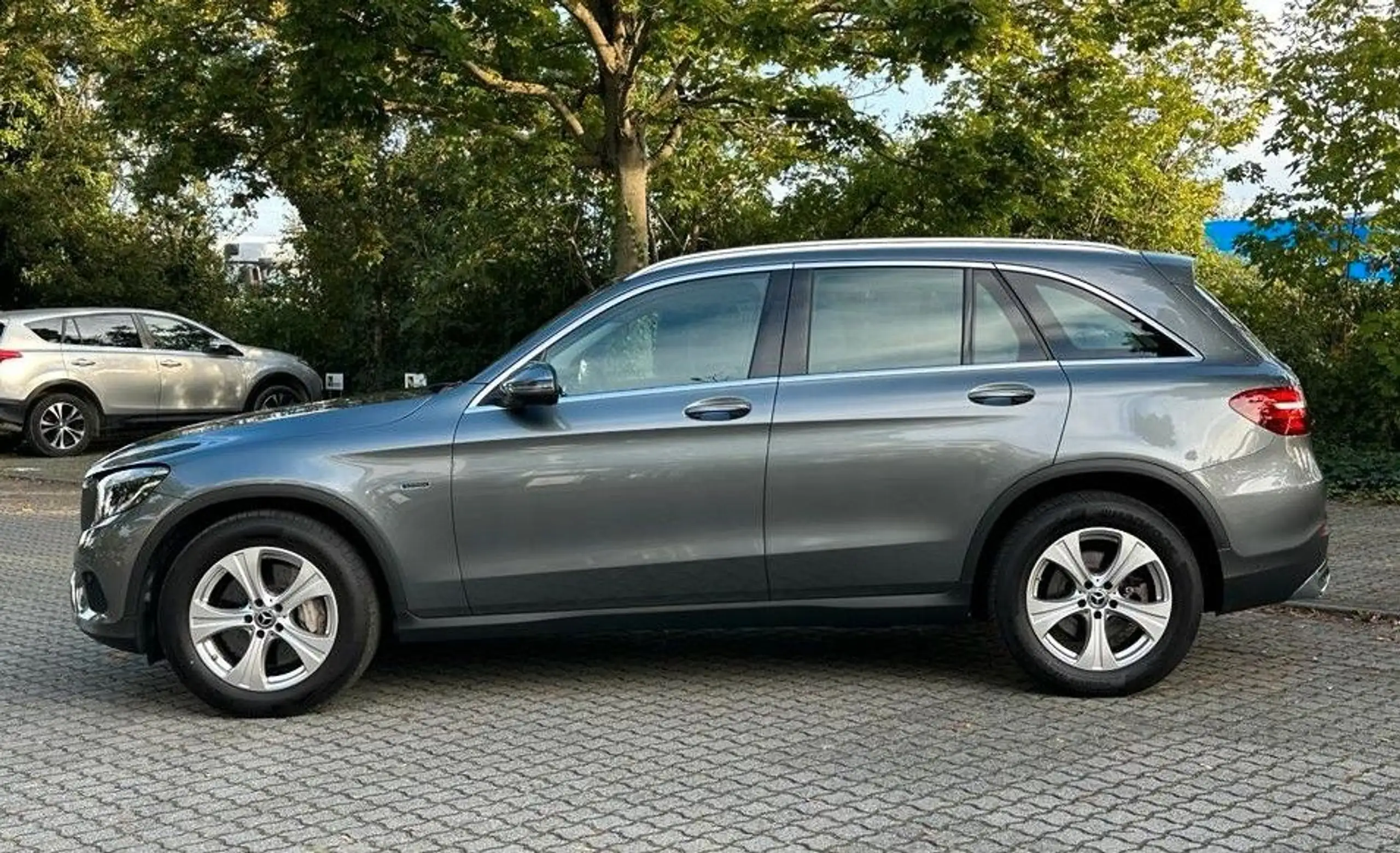 Mercedes-Benz - GLC 350