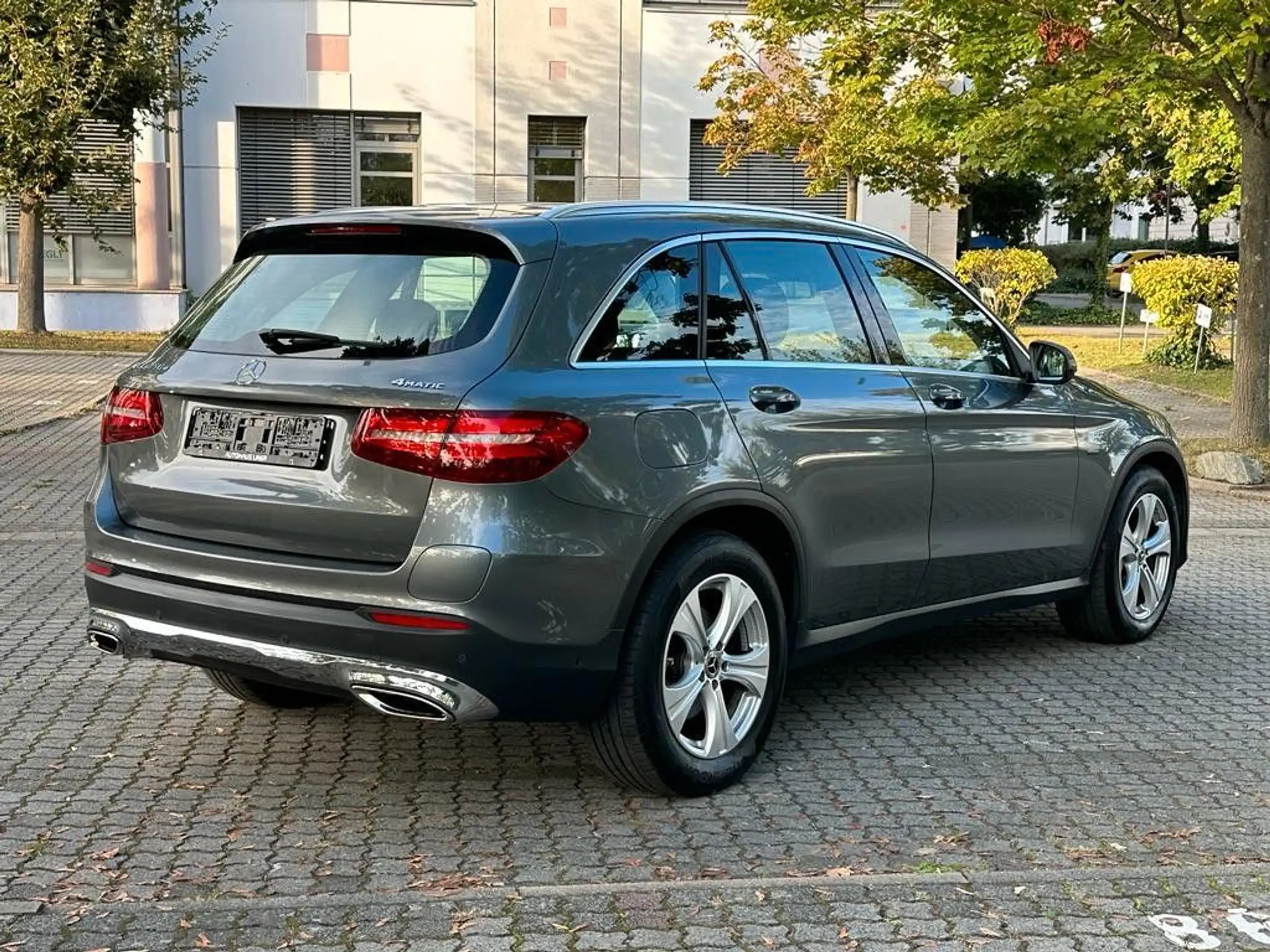 Mercedes-Benz - GLC 350