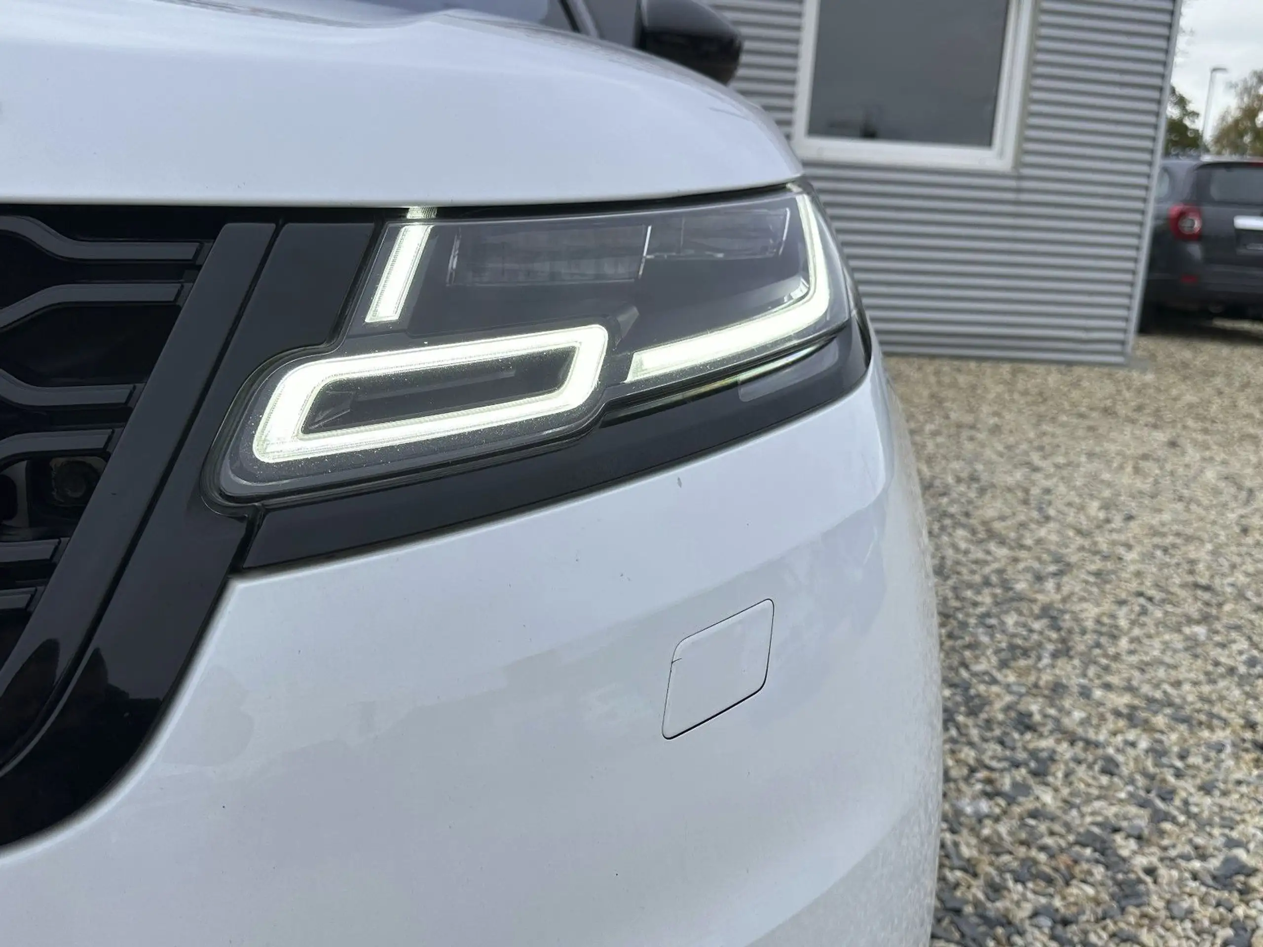 Land Rover - Range Rover Velar