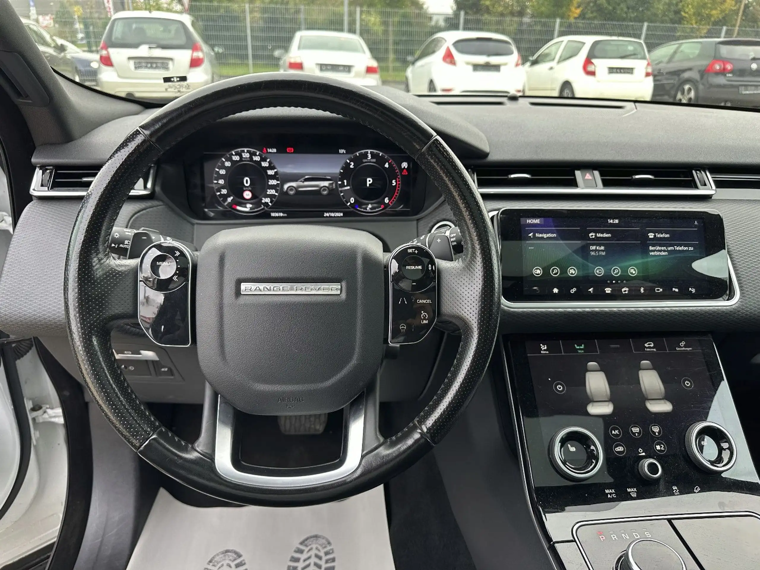 Land Rover - Range Rover Velar