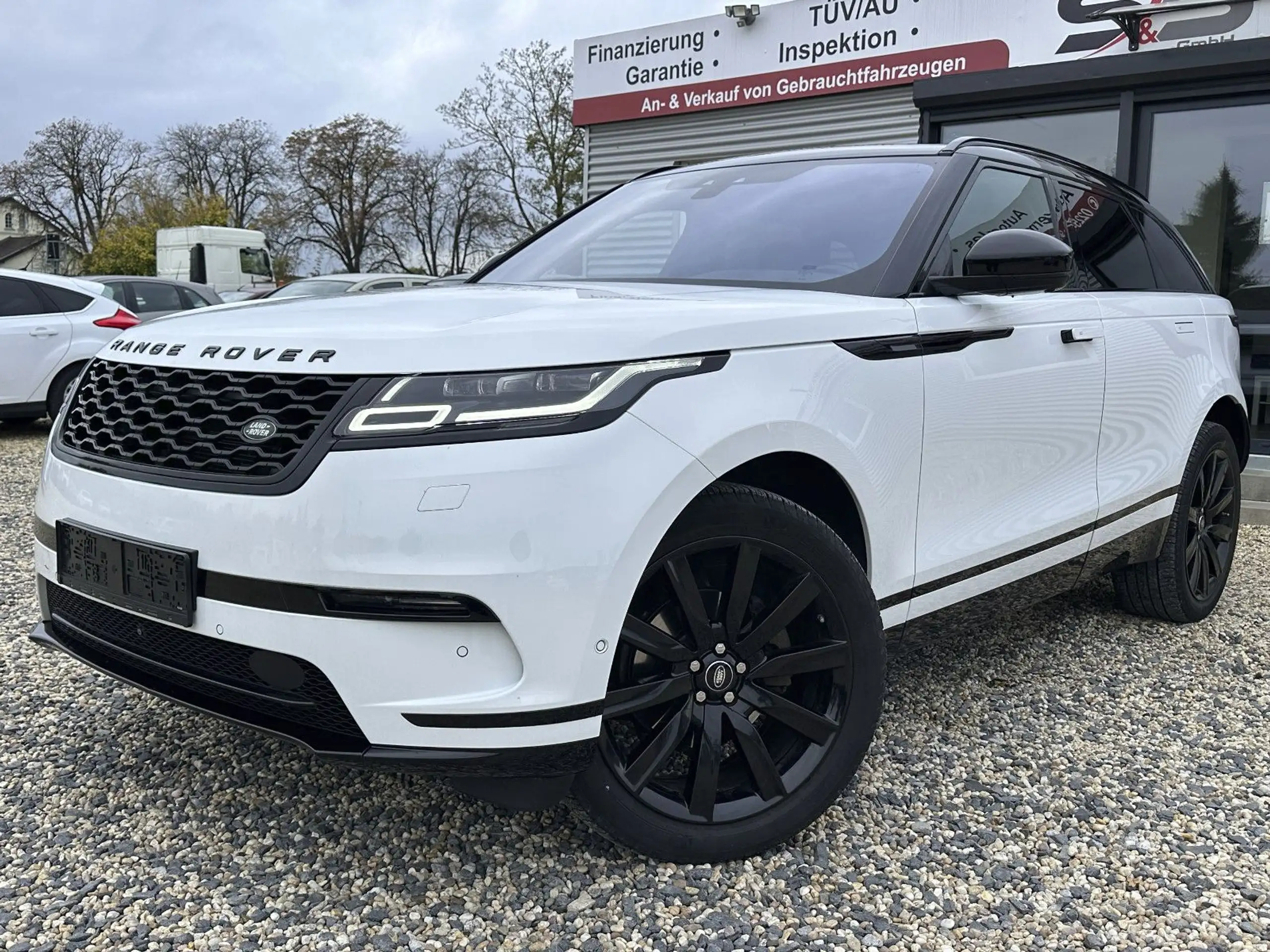 Land Rover - Range Rover Velar