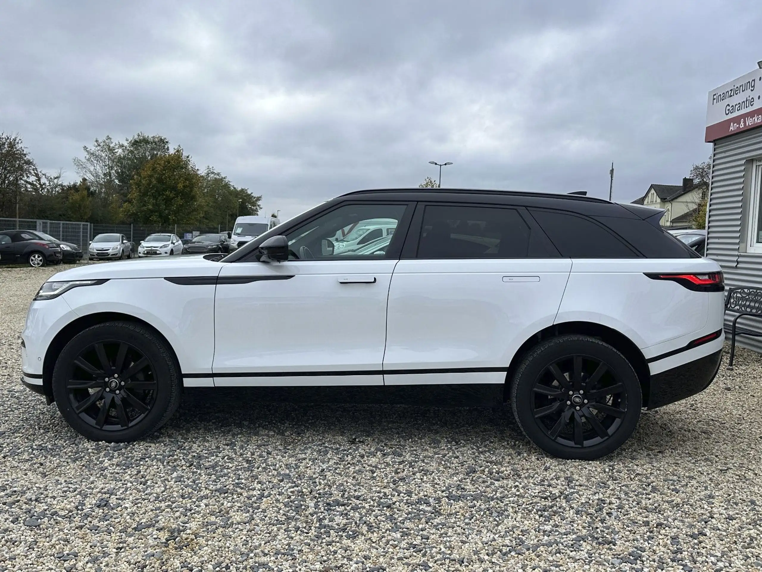 Land Rover - Range Rover Velar