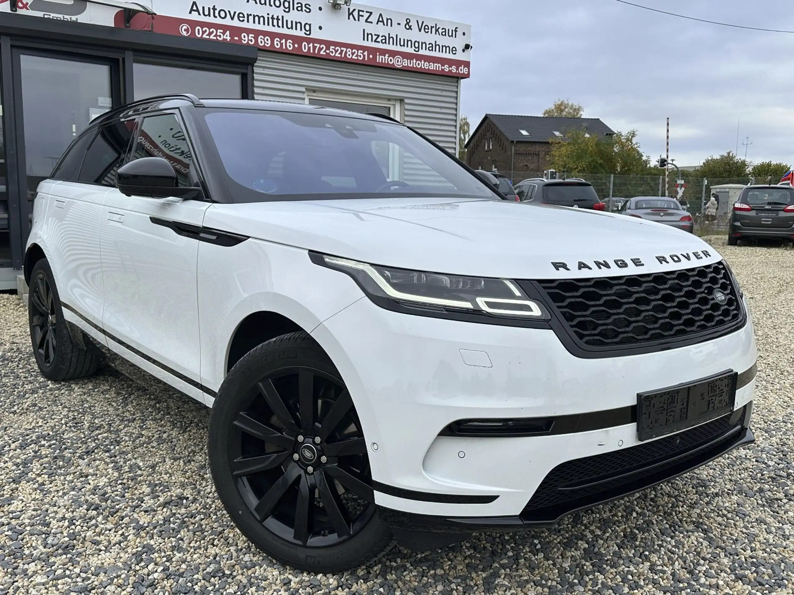 Land Rover - Range Rover Velar