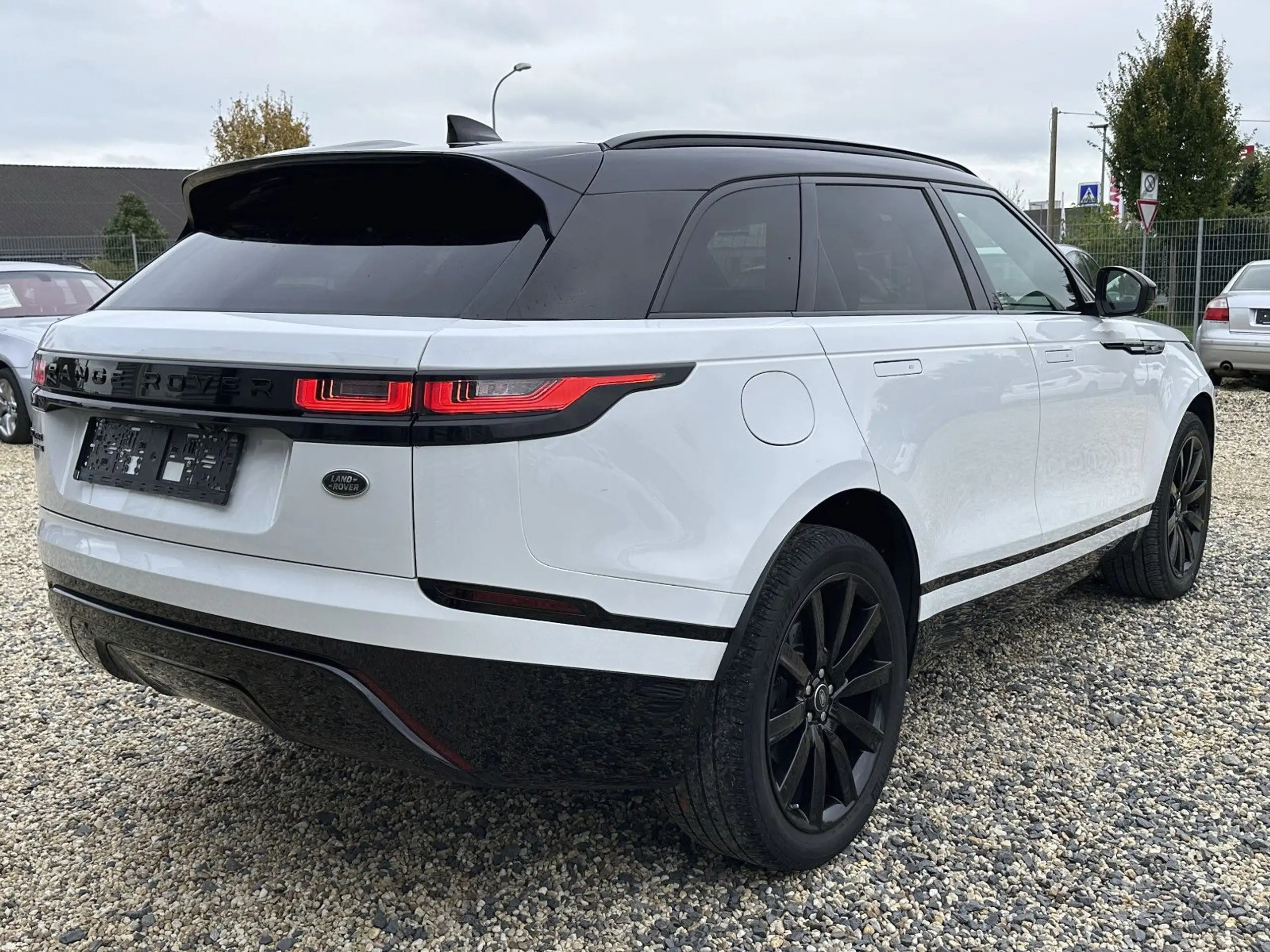 Land Rover - Range Rover Velar