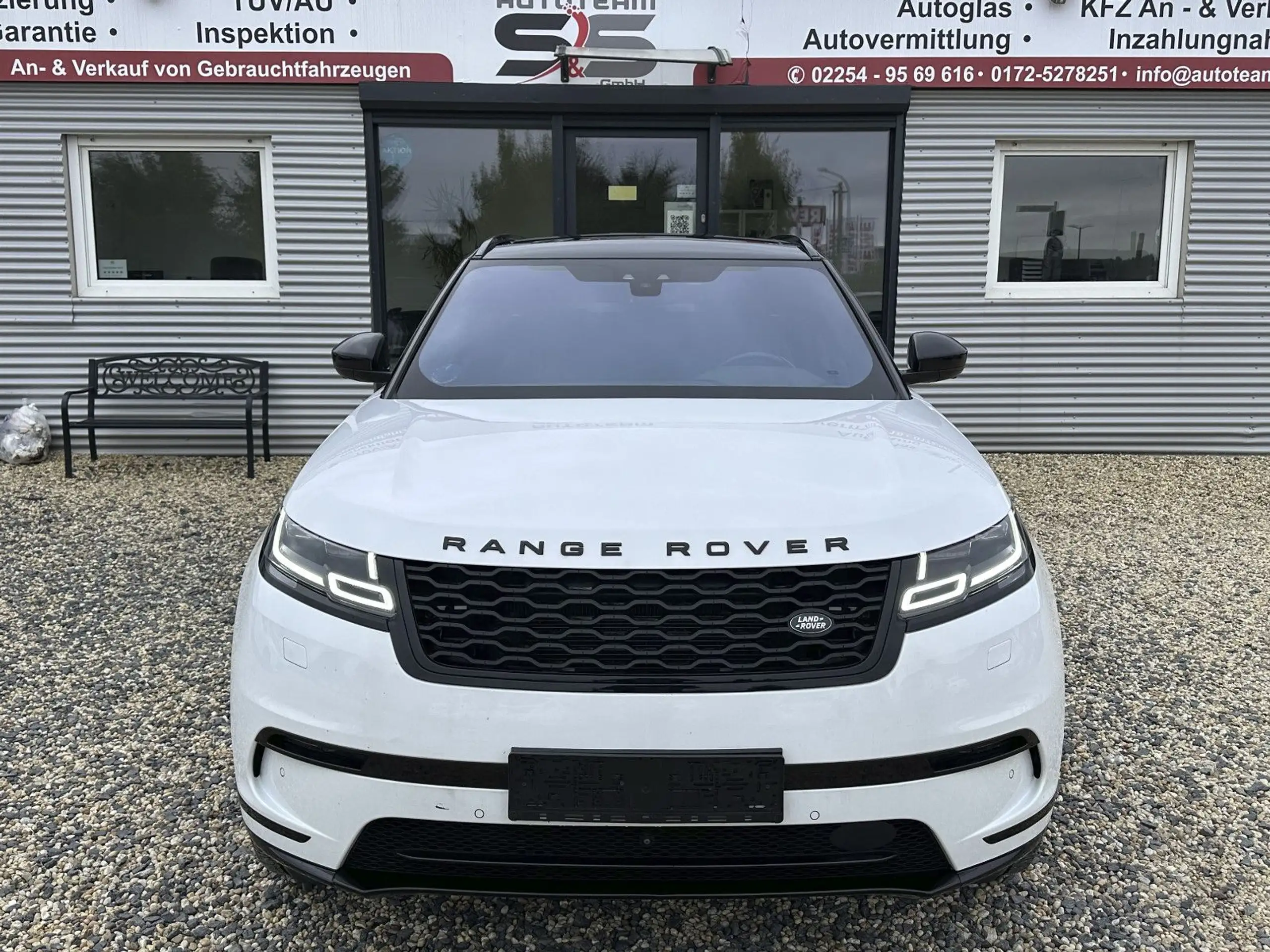 Land Rover - Range Rover Velar