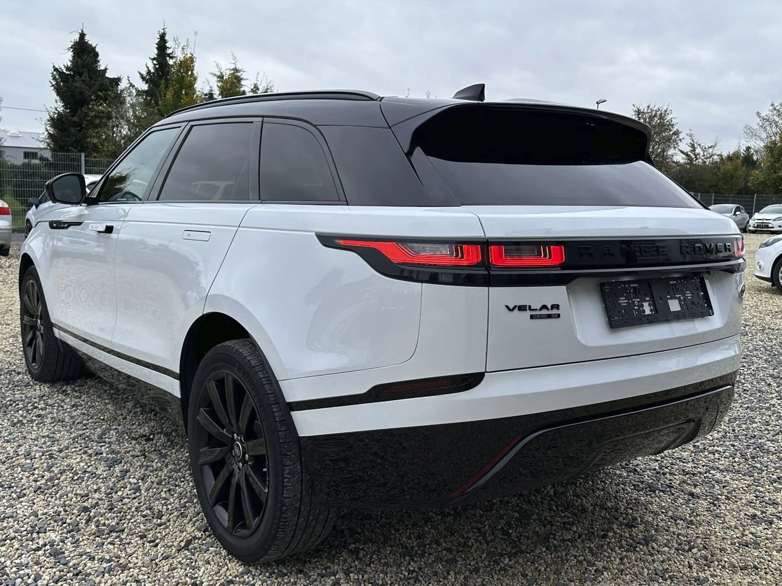 Land Rover - Range Rover Velar