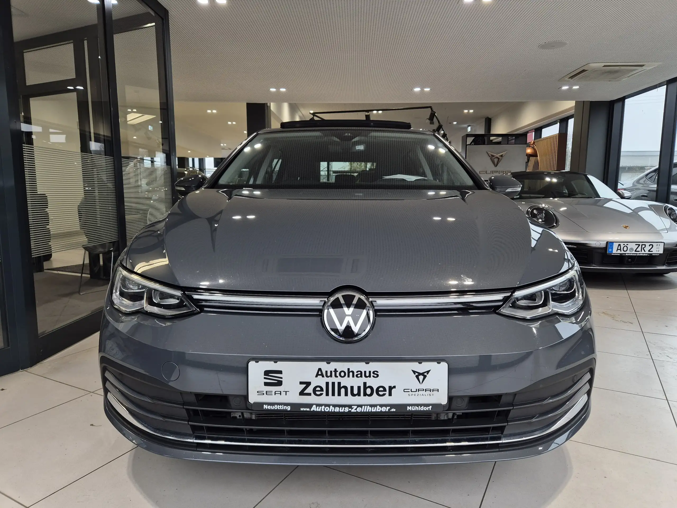 Volkswagen - Golf