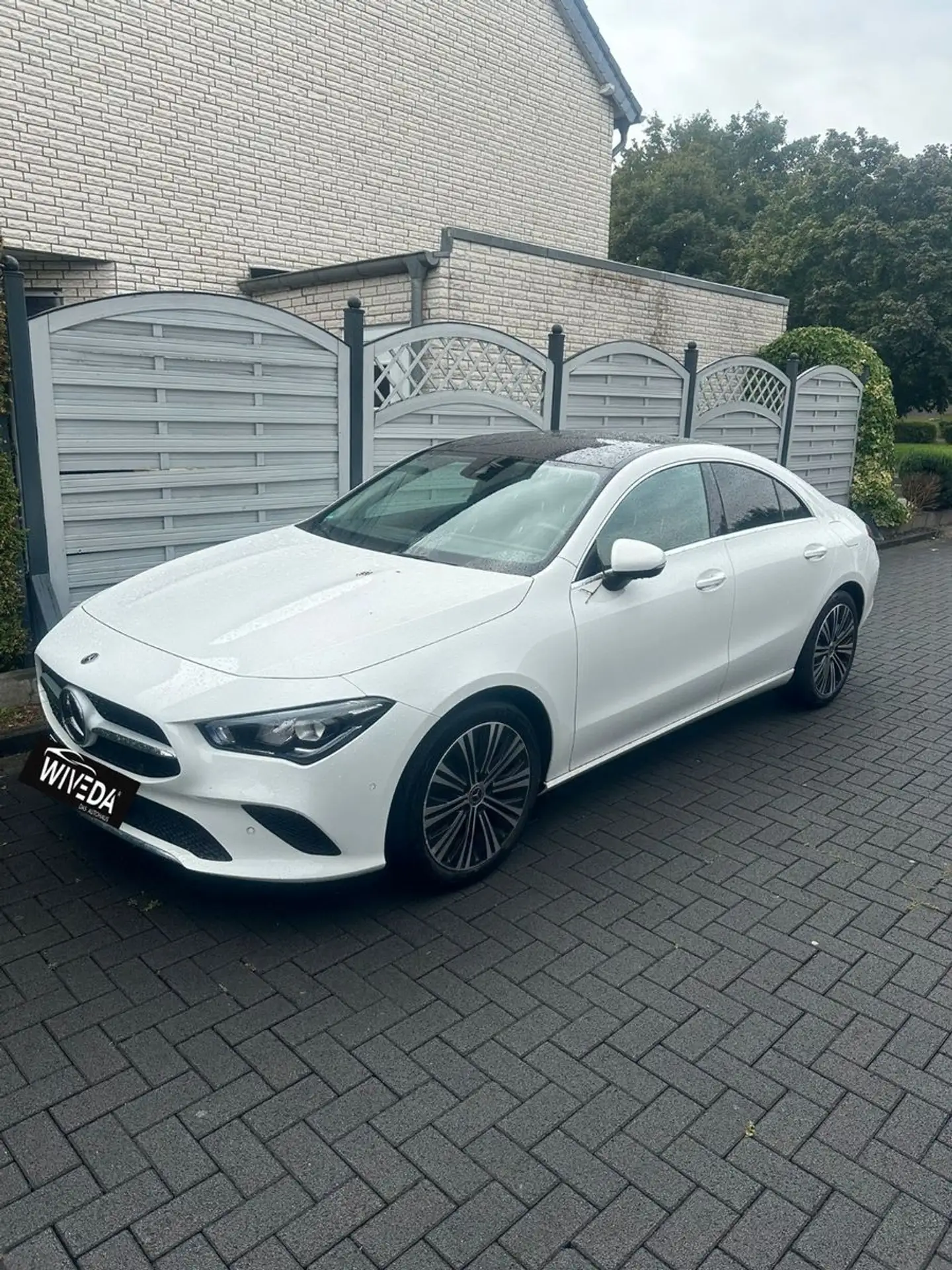 Mercedes-Benz - CLA 180