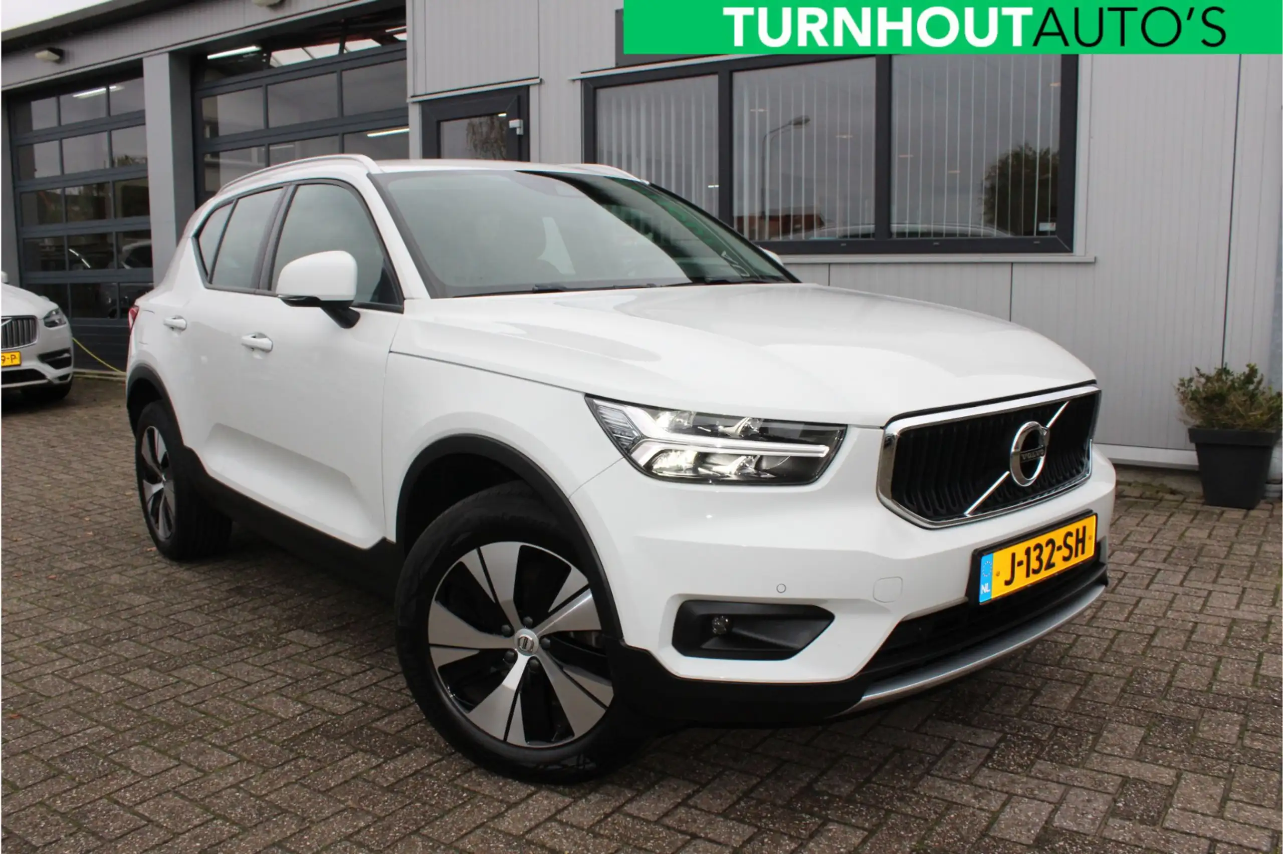 Volvo - XC40