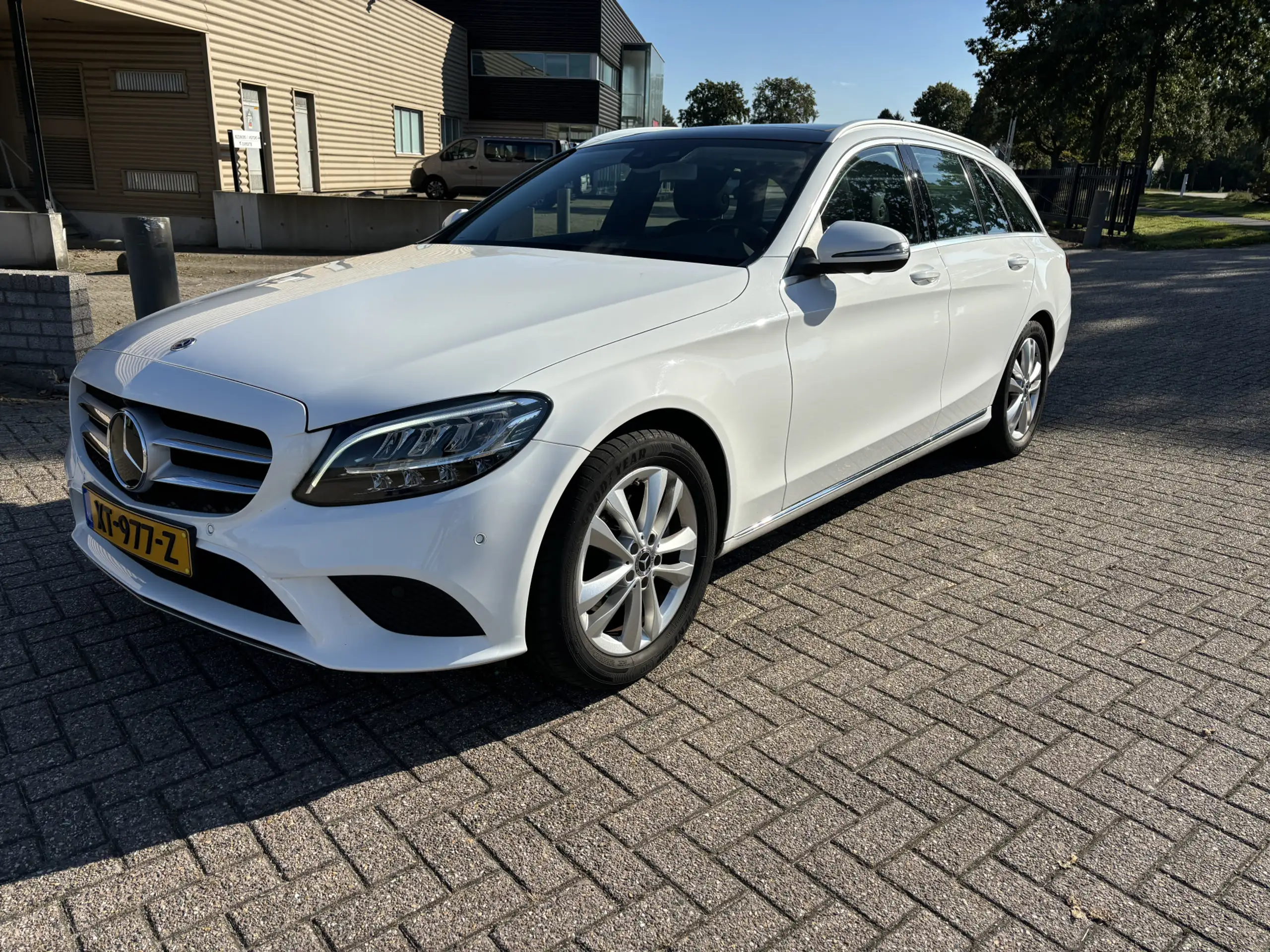 Mercedes-Benz - C 200