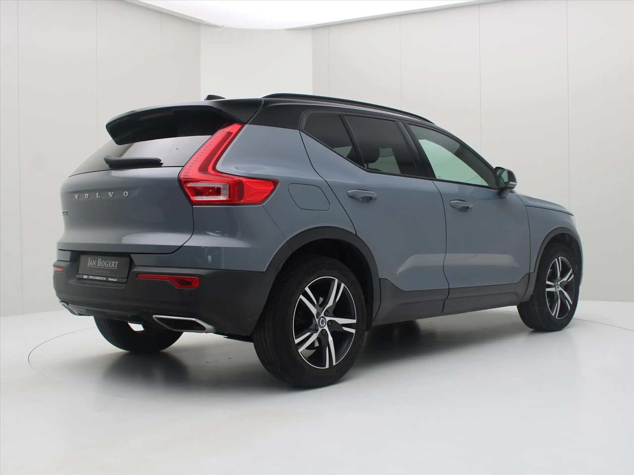 Volvo - XC40