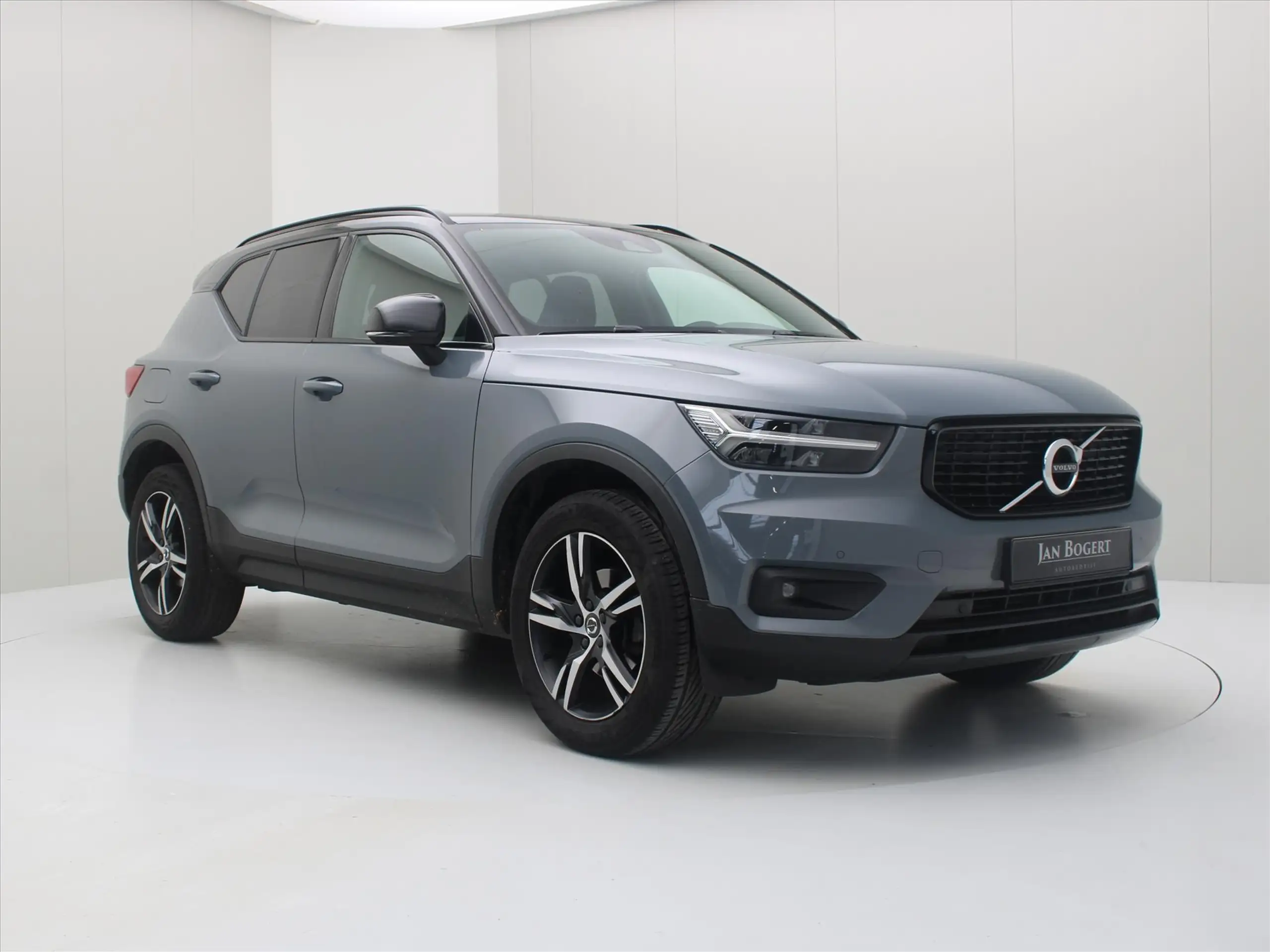 Volvo - XC40