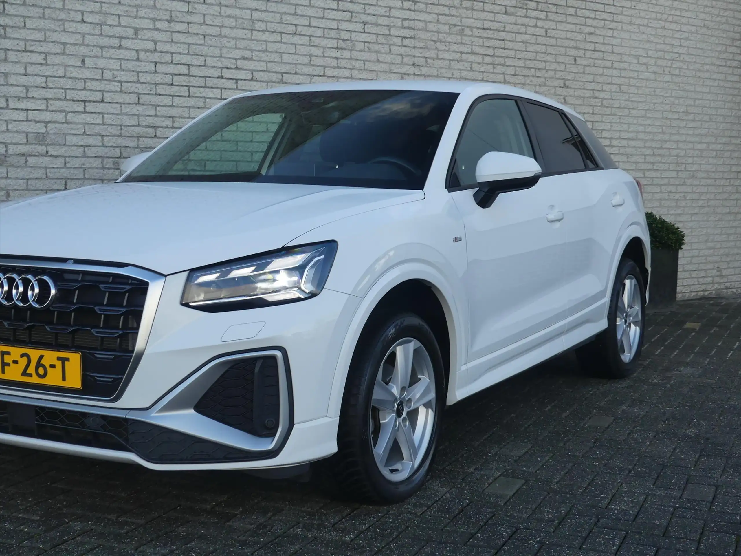 Audi - Q2