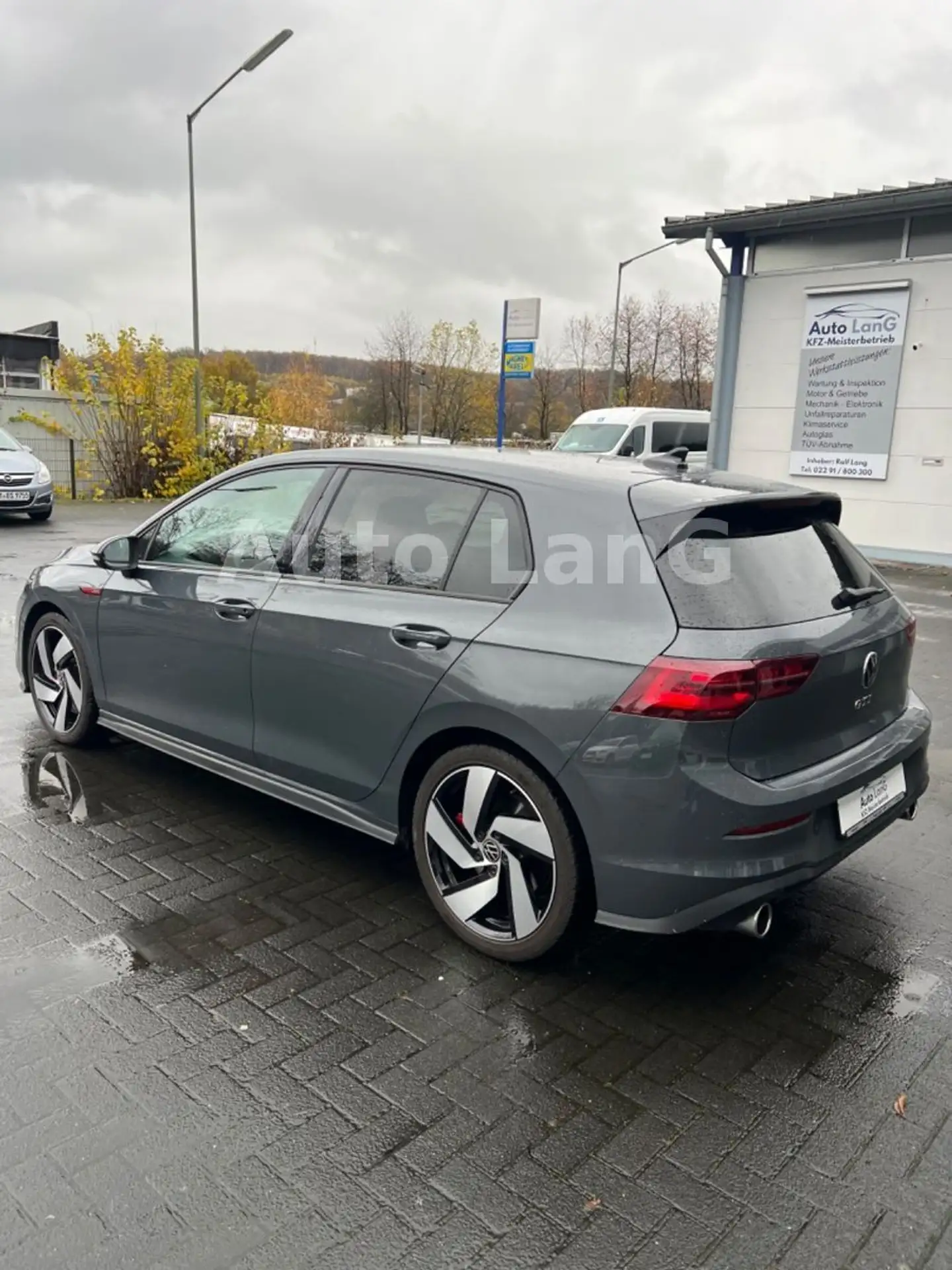 Volkswagen - Golf