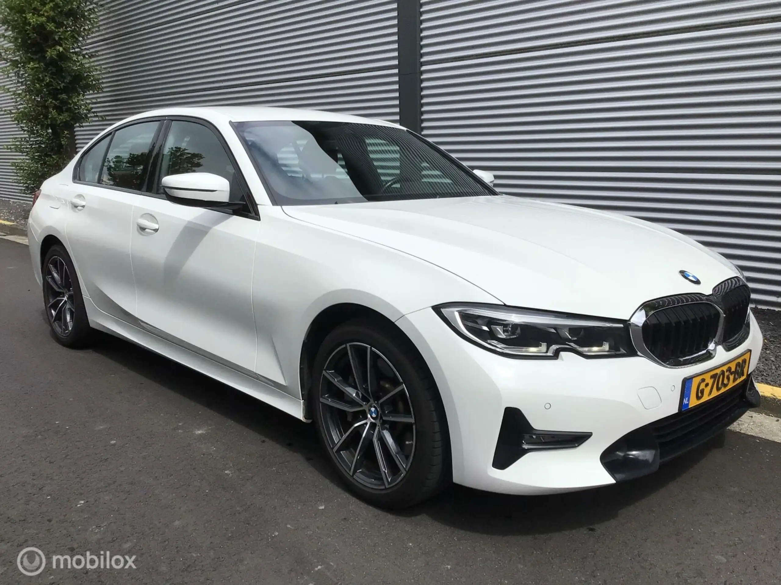 BMW 330 2019